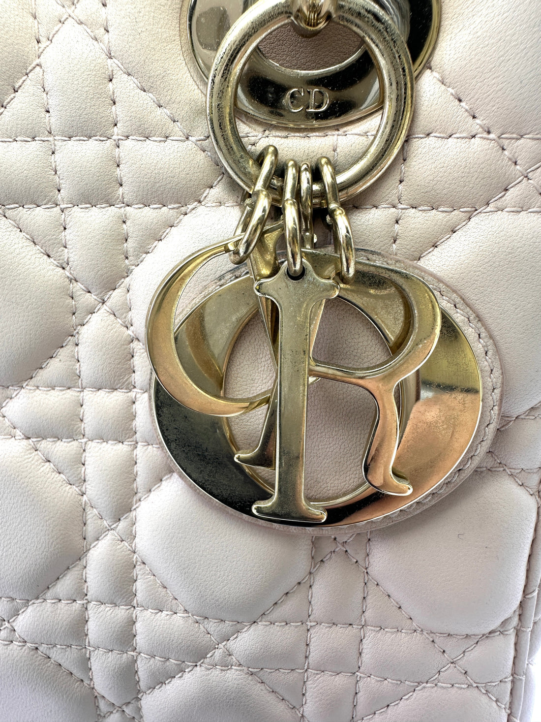 Christian Dior Lady Dior White Cannage Leather Handle Bag With Customizable Shoulder Strap DR599