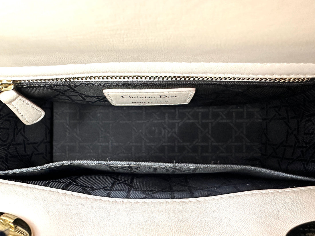 Christian Dior Lady Dior White Cannage Leather Handle Bag With Customizable Shoulder Strap DR599