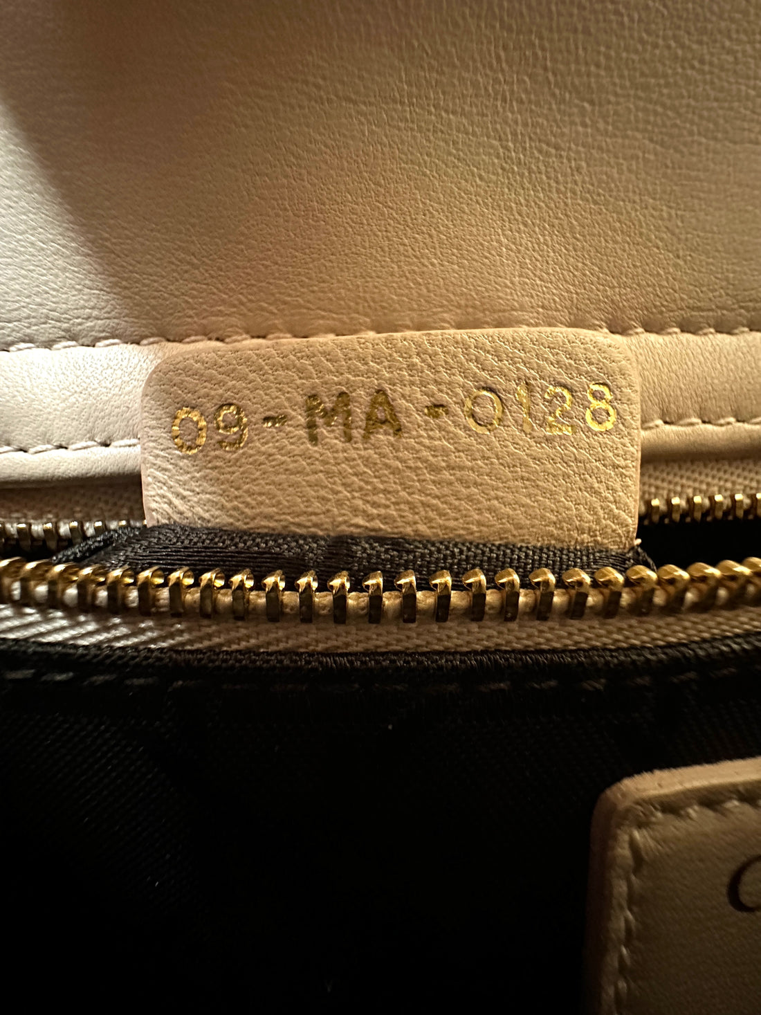Christian Dior Lady Dior White Cannage Leather Handle Bag With Customizable Shoulder Strap DR599