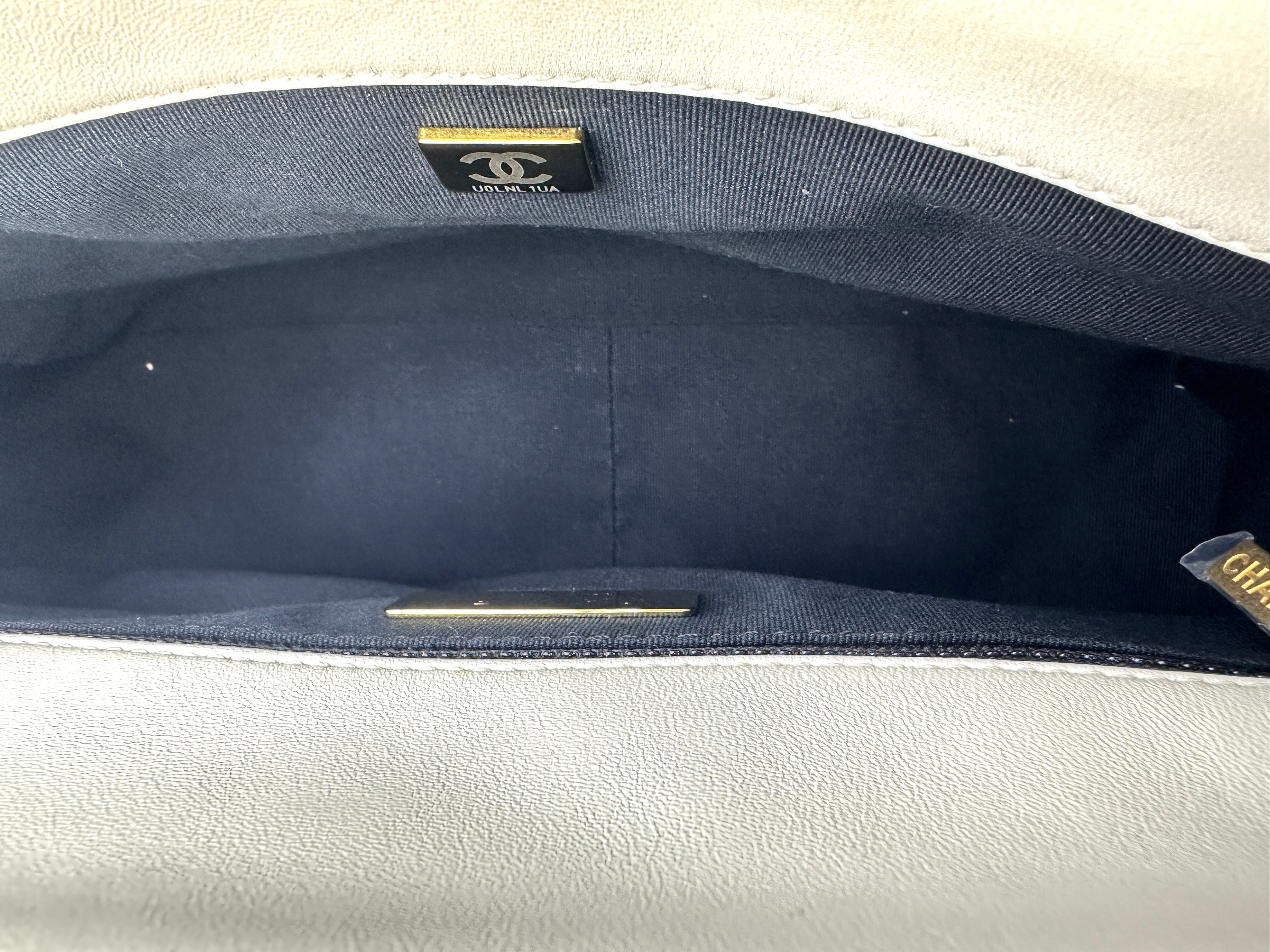 Chanel 19 White Quilted Leather Chain Shoulder Bag(U0***UA) CC1620