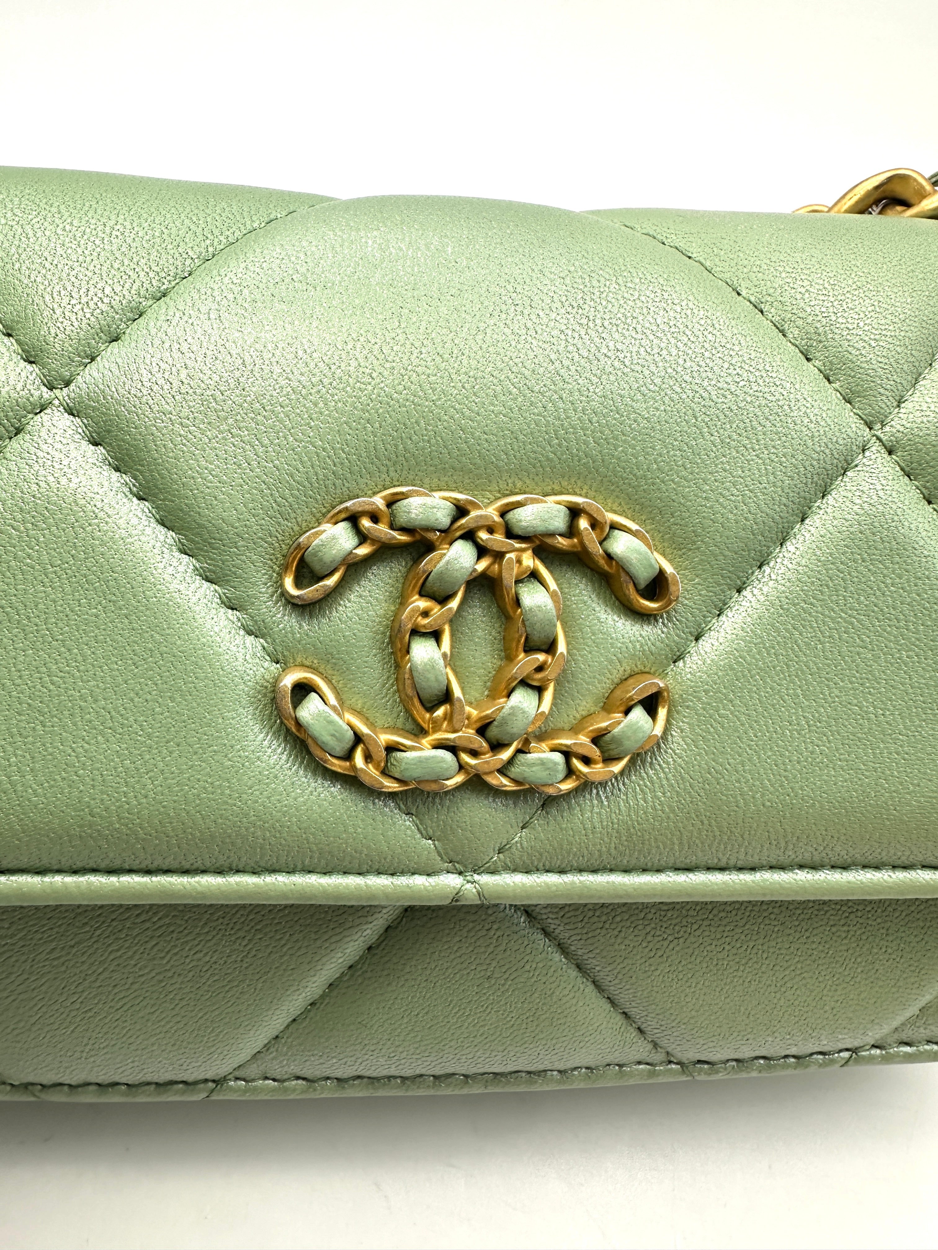 Chanel 19 Mint Green Qulited Leather Wallet On Chain With Gold Buckle(U6***H2) IRIS083