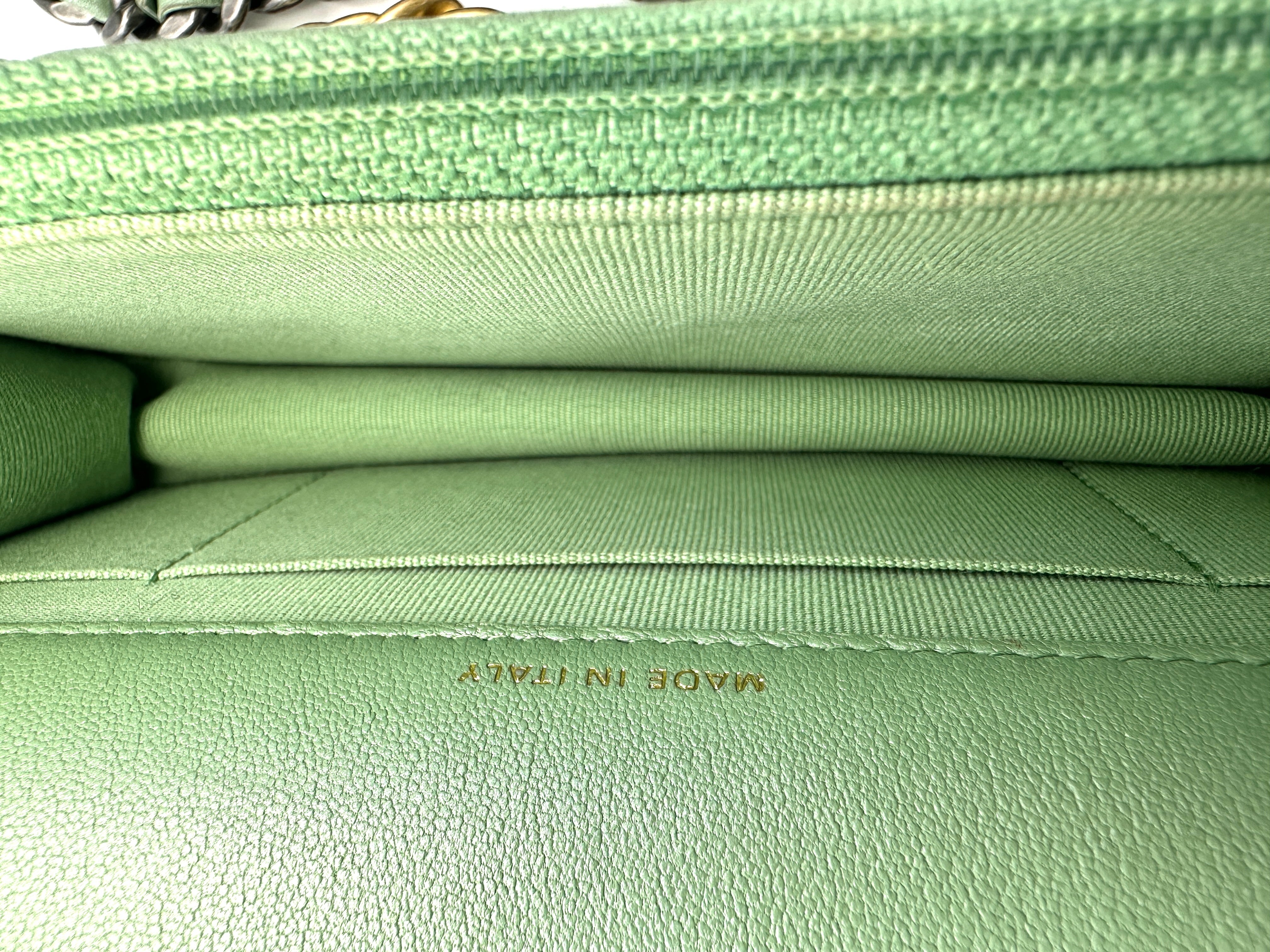 Chanel 19 Mint Green Qulited Leather Wallet On Chain With Gold Buckle(U6***H2) IRIS083