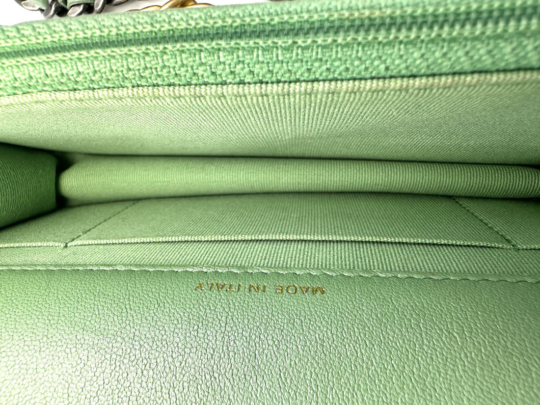 Chanel 19 Mint Green Qulited Leather Wallet On Chain With Gold Buckle(U6***H2) IRIS083