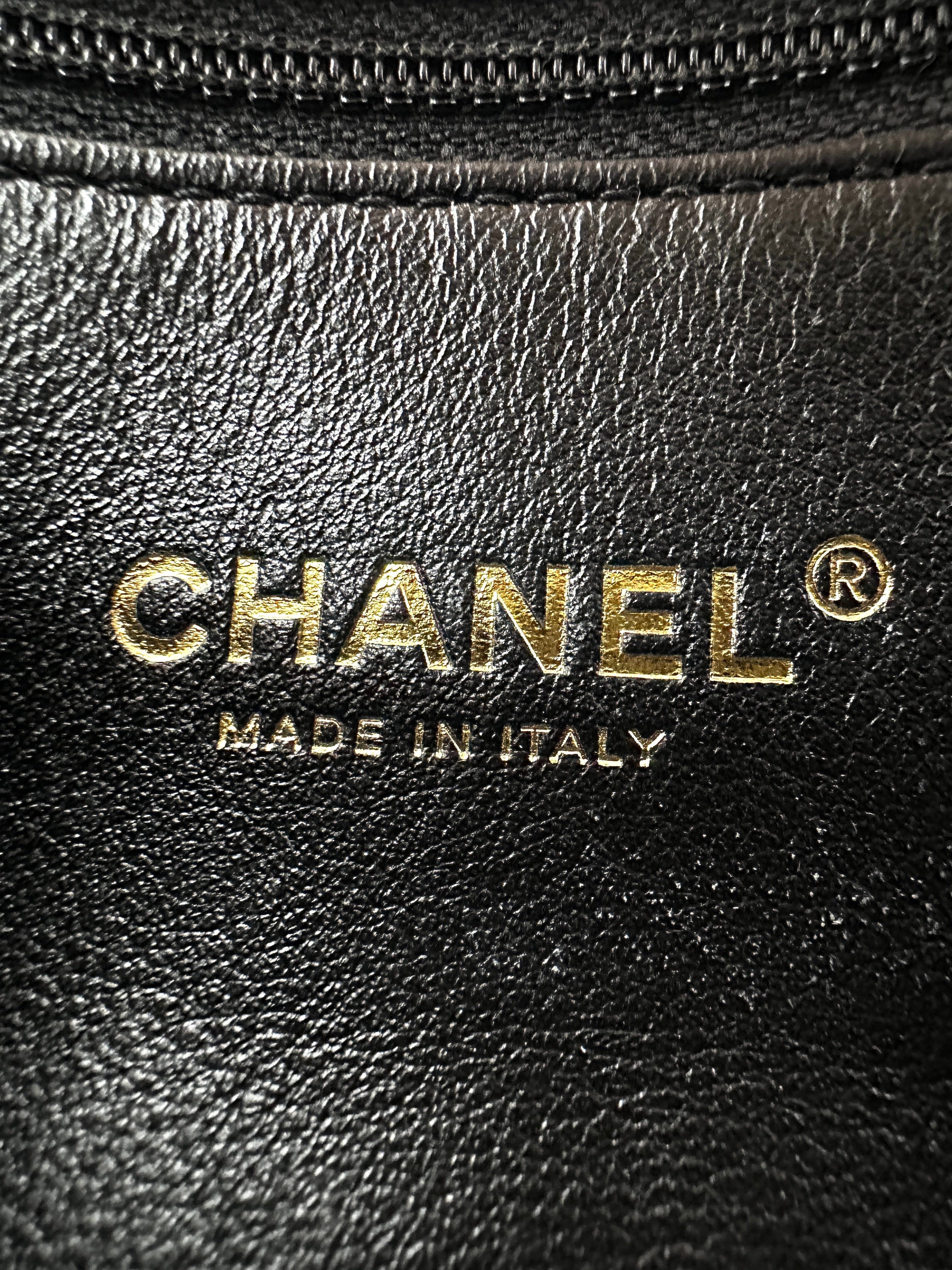 Chanel 23S White Quilted Leather Flap Bag With Gold Hardware(KA***9E) IRIS100