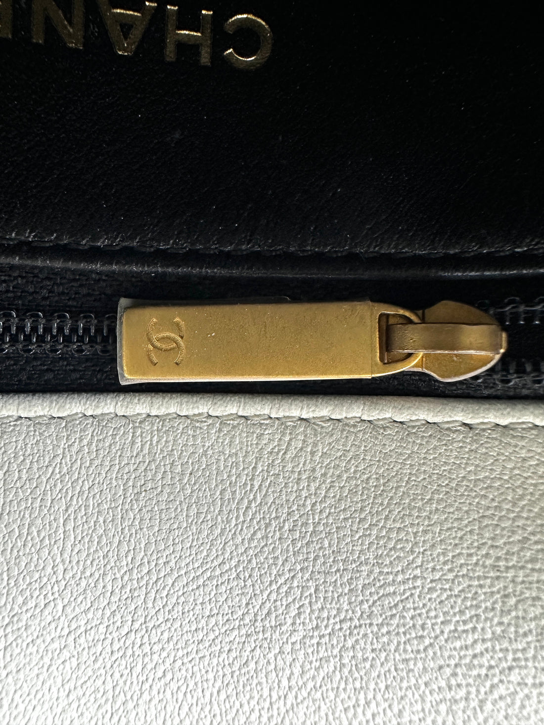 Chanel 23S White Quilted Leather Flap Bag With Gold Hardware(KA***9E) IRIS100