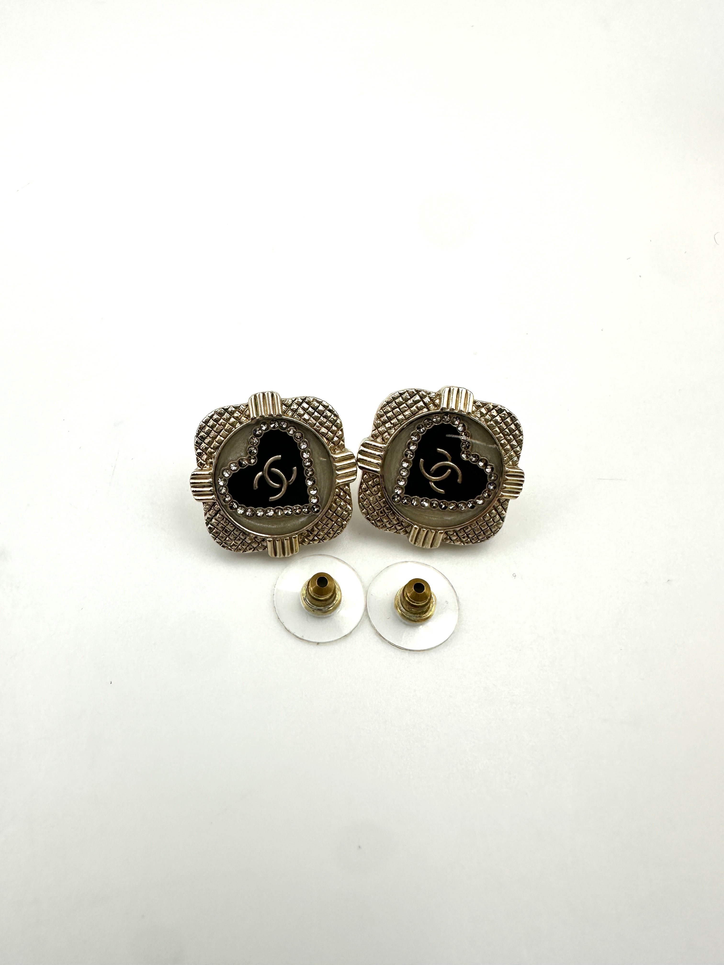 Chanel 21A Black/White Heart CC Logo Enamel Square Stud Earrings LV2304