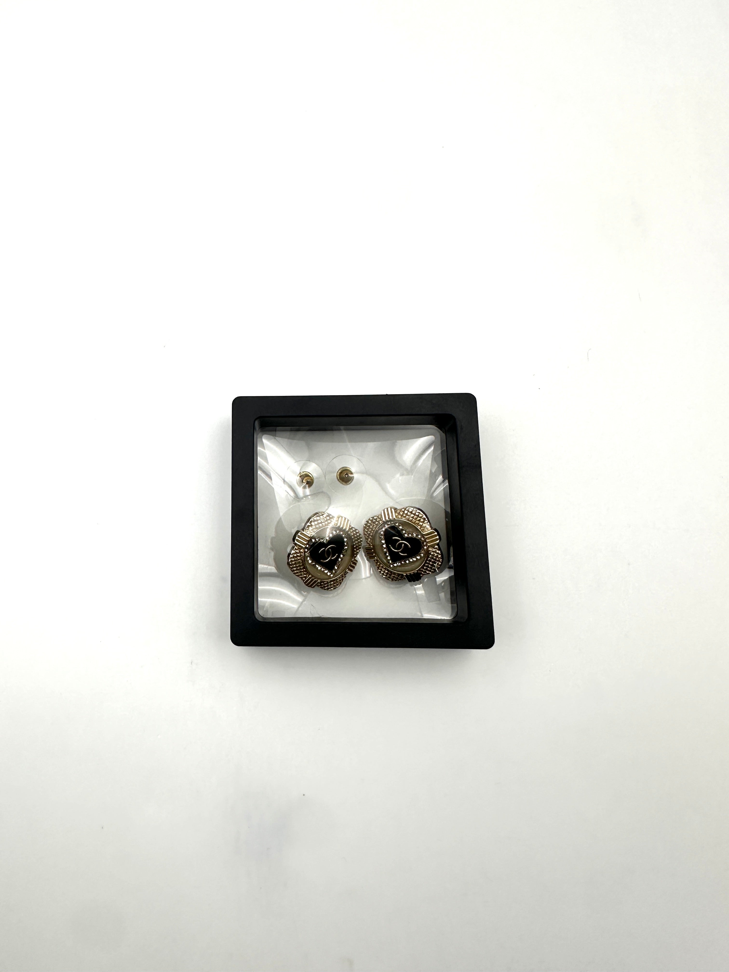 Chanel 21A Black/White Heart CC Logo Enamel Square Stud Earrings LV2304