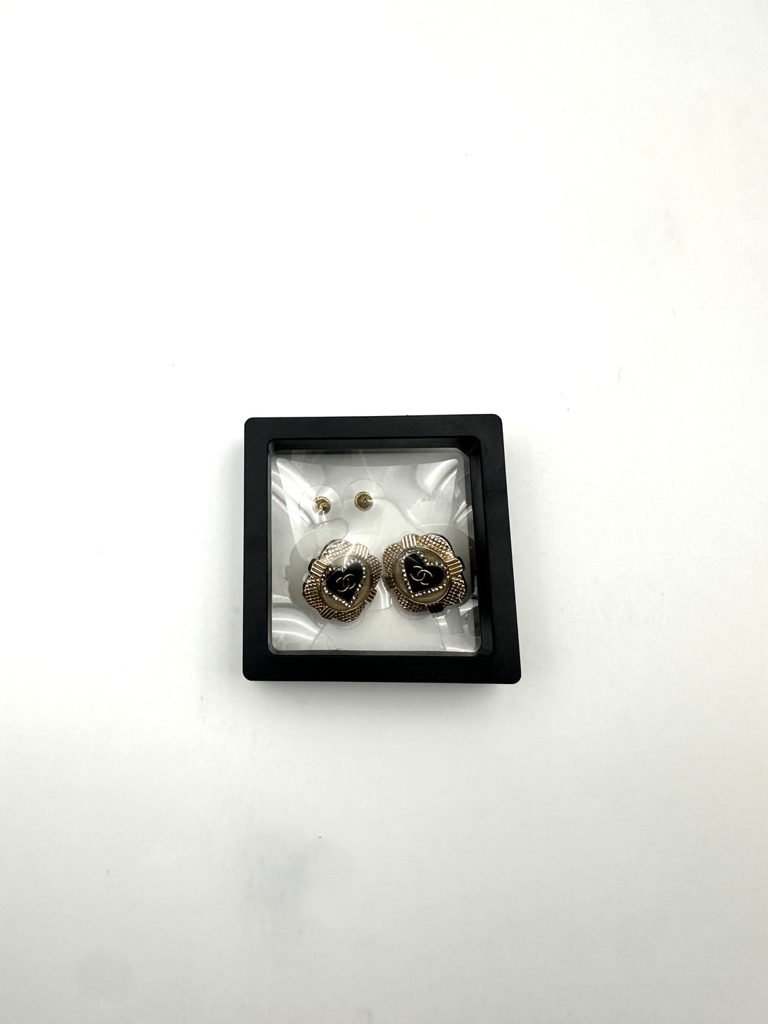 Chanel 21A Black/White Heart CC Logo Enamel Square Stud Earrings LV2304