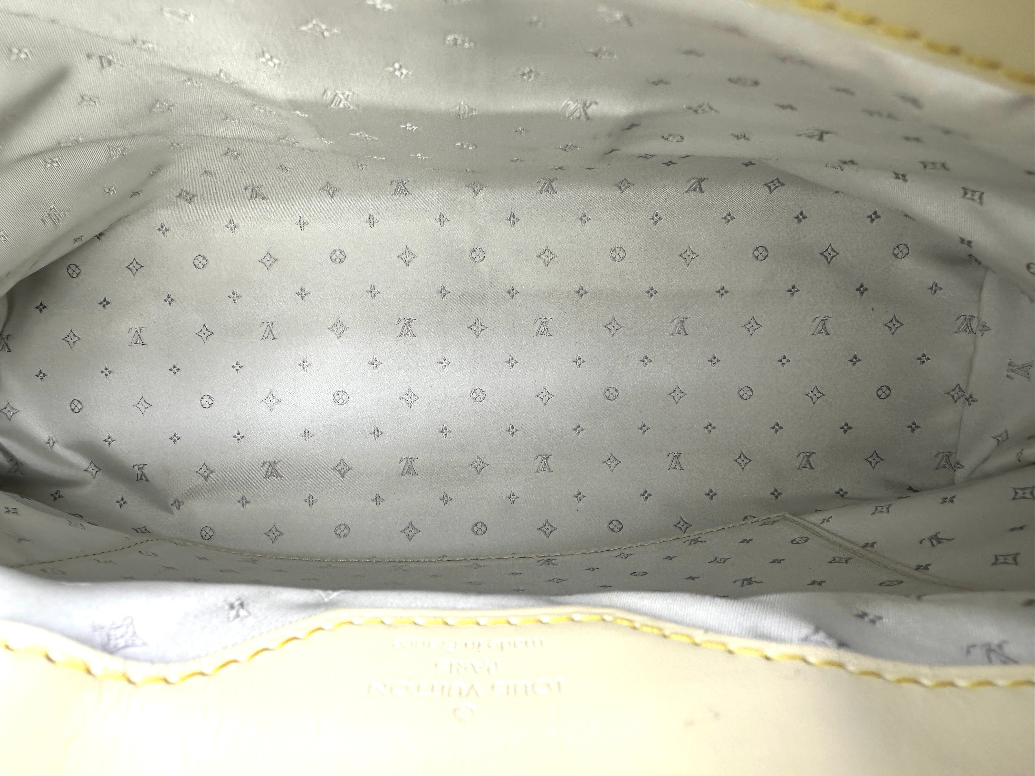 Louis Vuitton Suhali White Leather Shoulder Bag LV2294