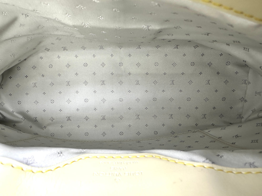 Louis Vuitton Suhali White Leather Shoulder Bag LV2294