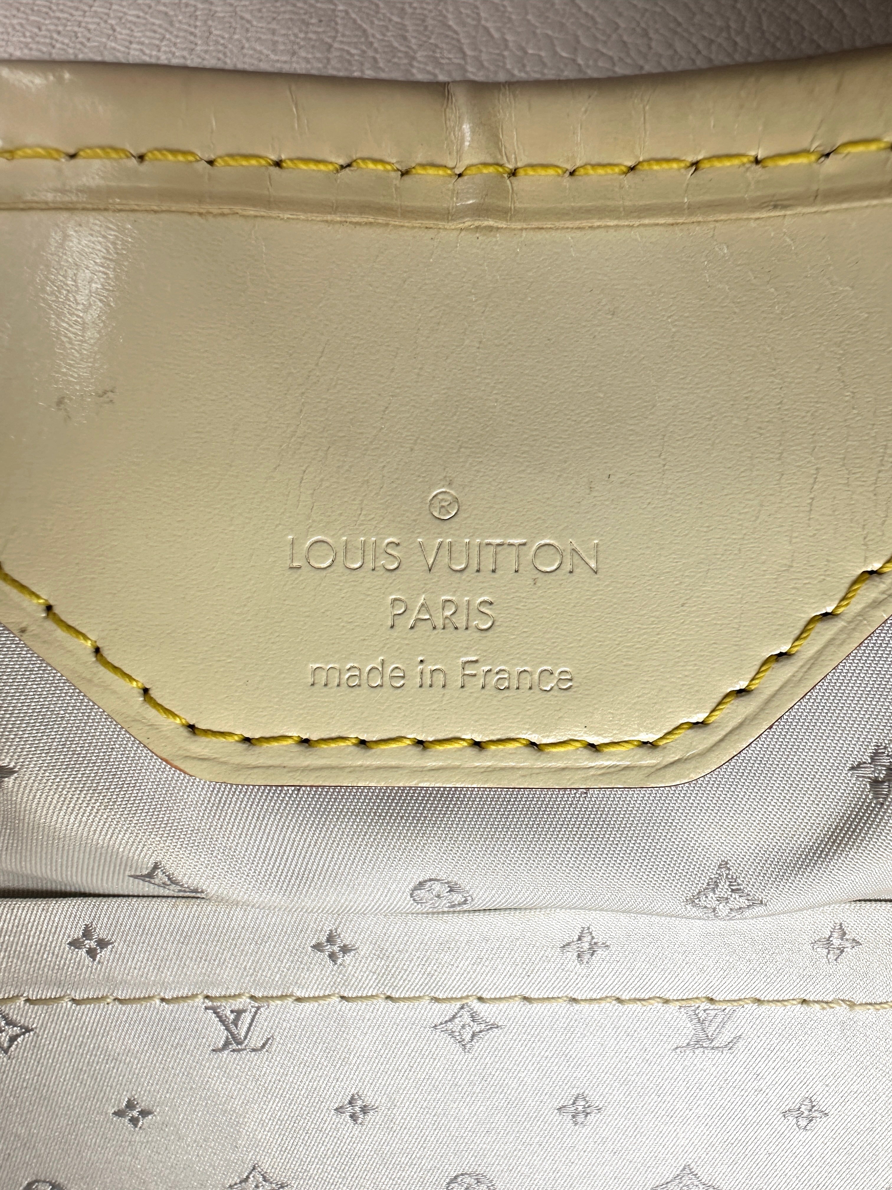 Louis Vuitton Suhali White Leather Shoulder Bag LV2294