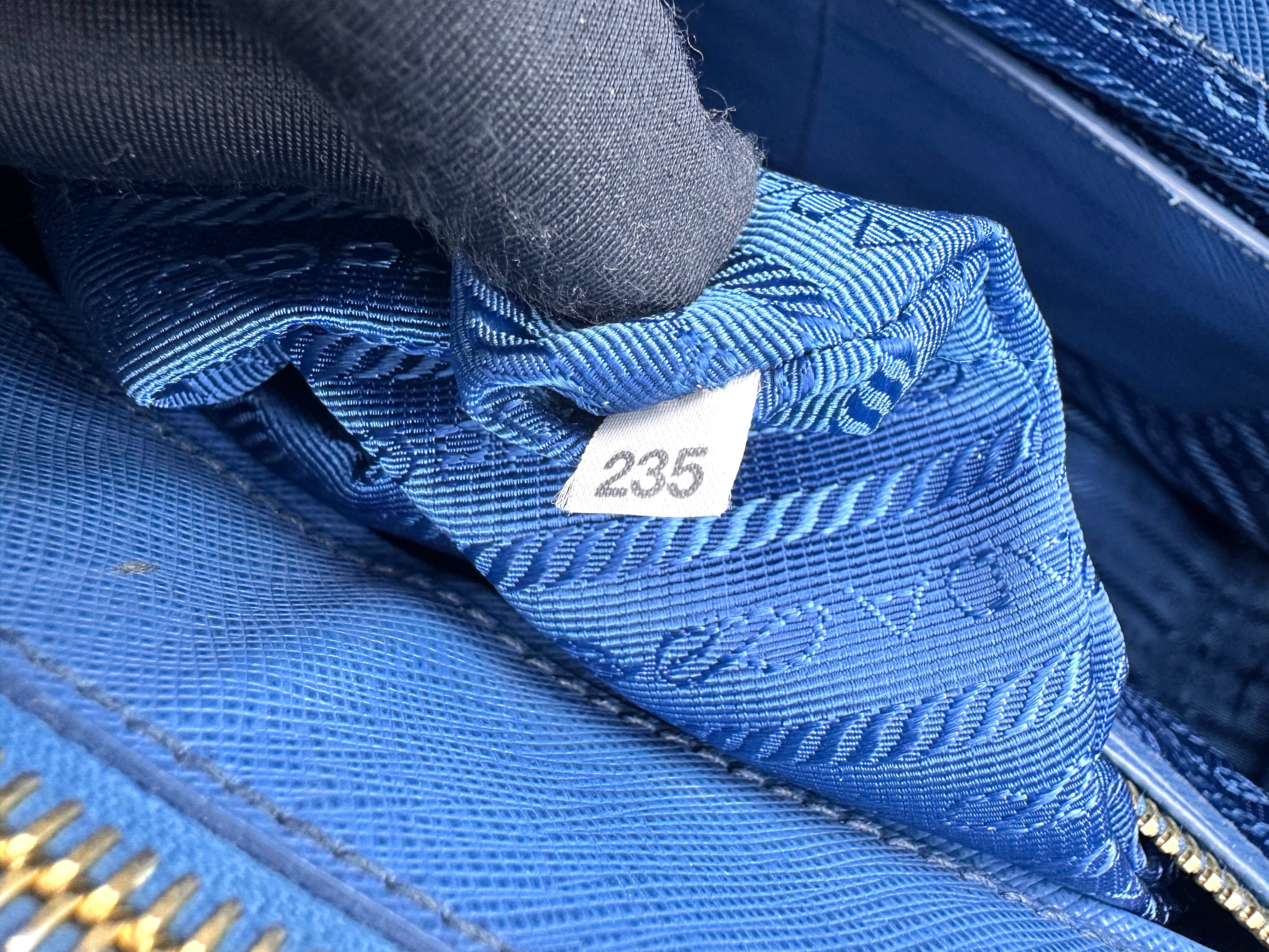 Prada Galleria Blue Saffiano Handle Bag PR218