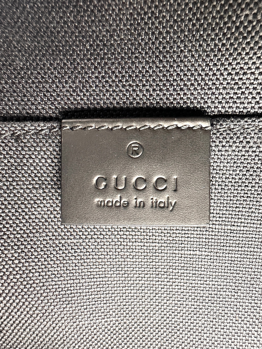 Gucci Bestiary Black GG Supreme Canvas Bee Print Pouch IRIS111
