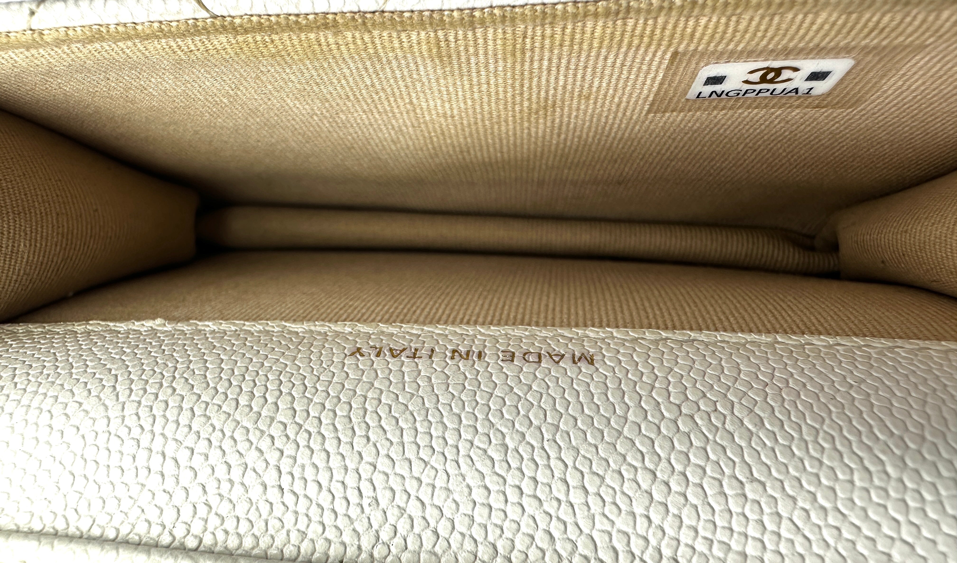 Chanel 22A White Quilted Leather Mini Wallet On Chain With Gold Hardware(LN***A1) CC1637