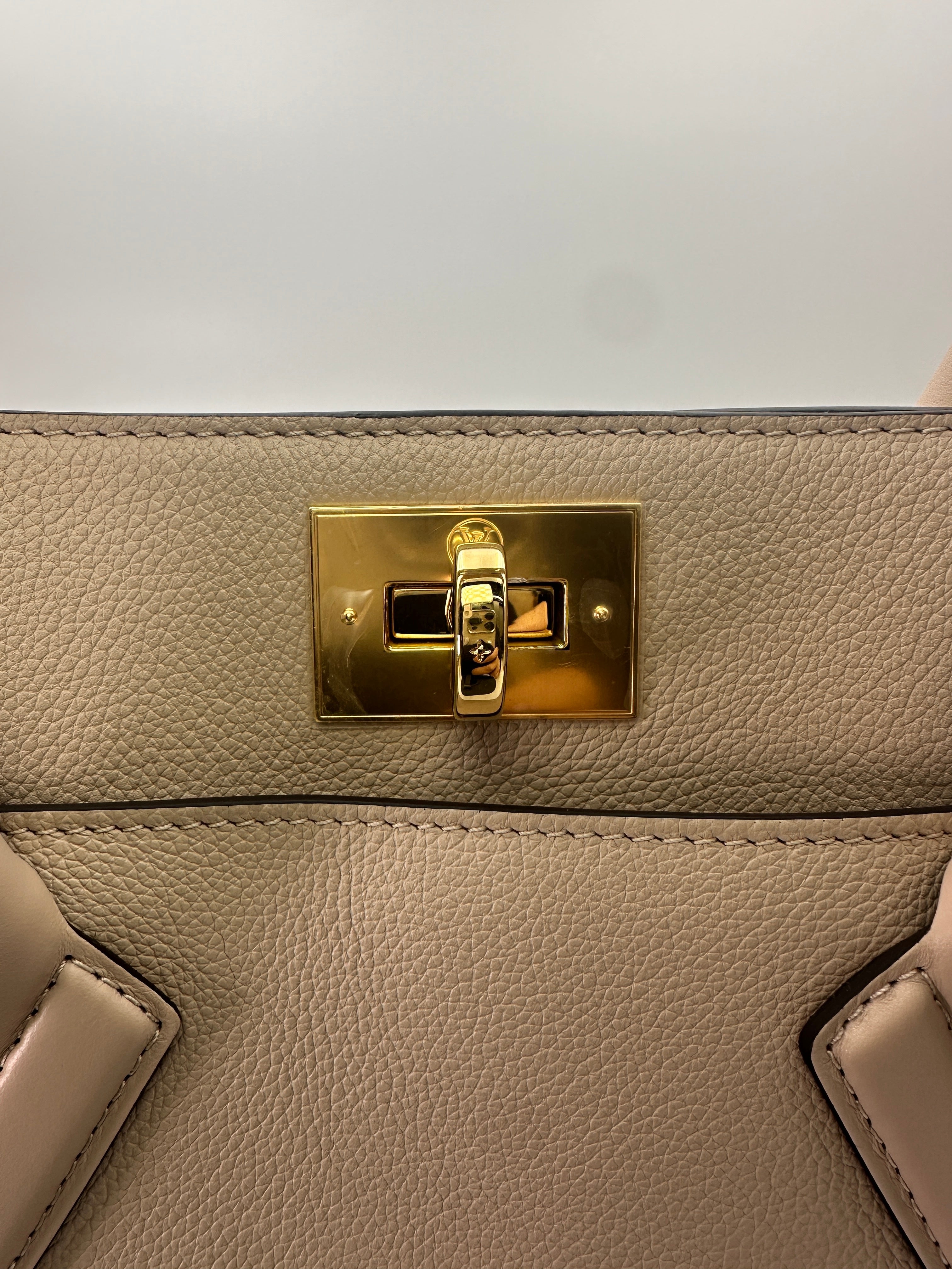 Louis Vuitton On My Side MM Beige Leather Tote Handle Bag LV2330
