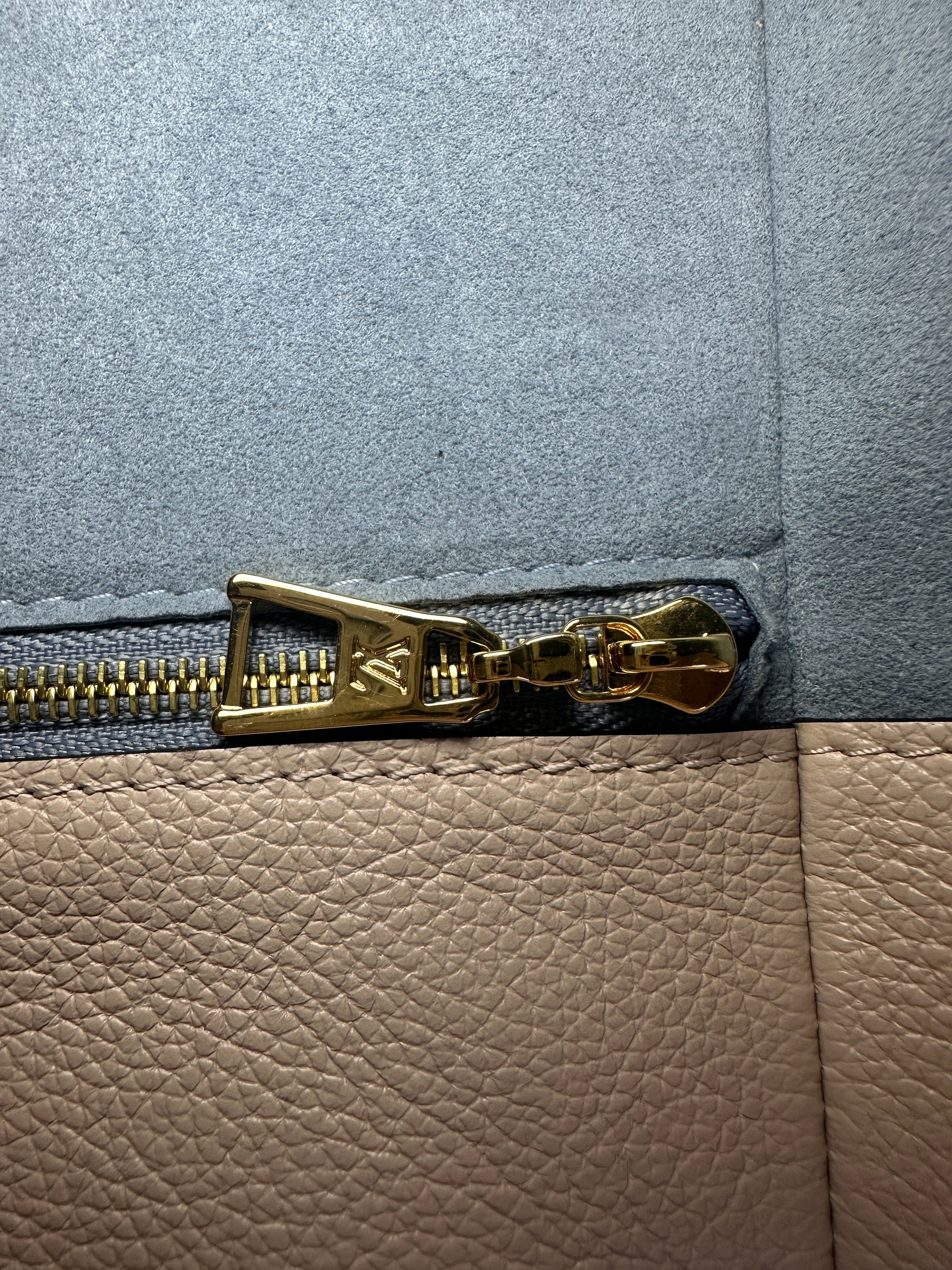 Louis Vuitton On My Side MM Beige Leather Tote Handle Bag LV2330