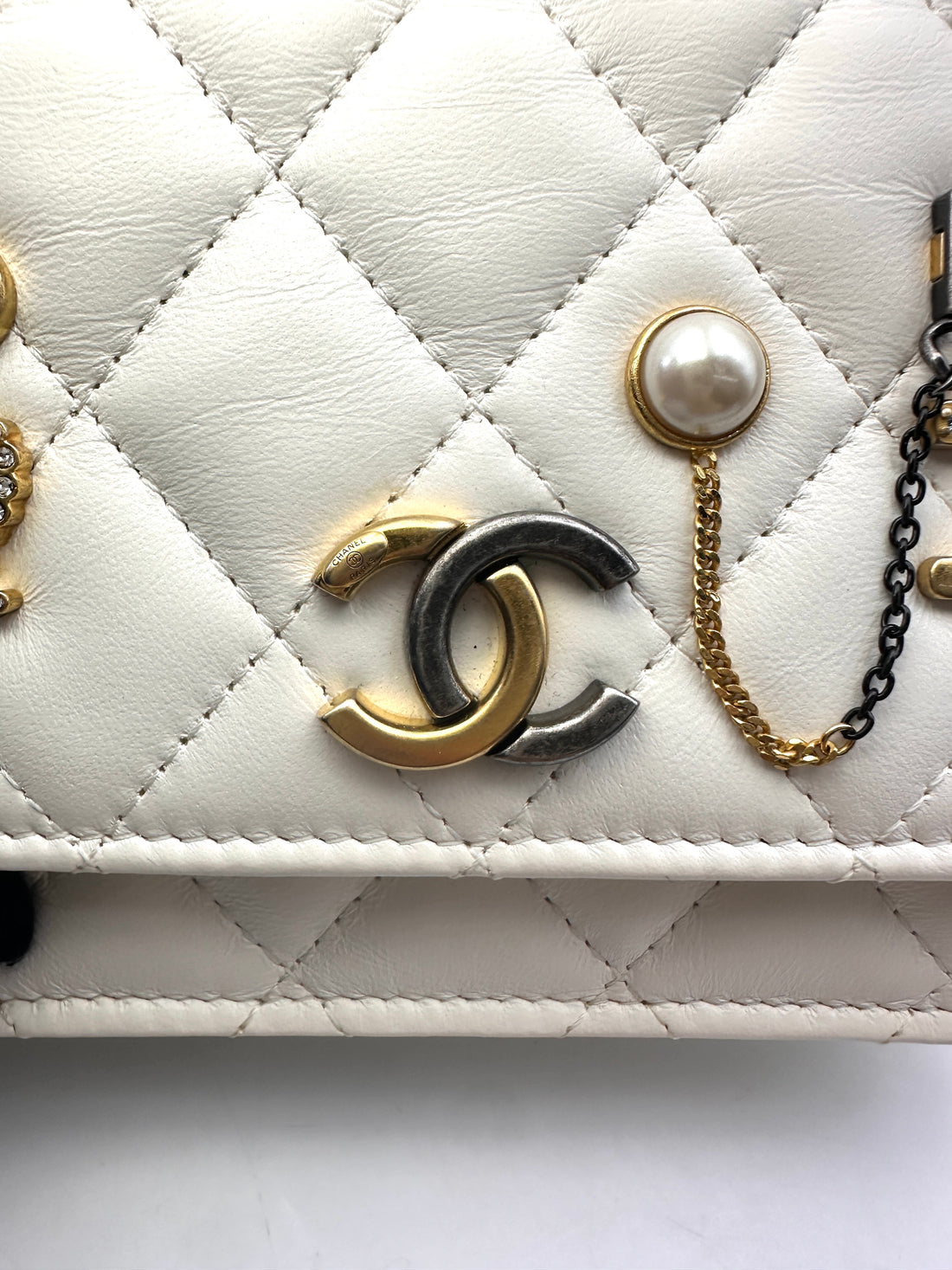 Chanel CoCo Clips White Quilted Leather Wallet On Chain With Gold Hardware(31***94) CC1642