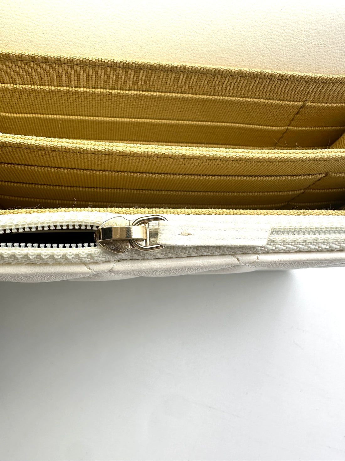 Chanel CoCo Clips White Quilted Leather Wallet On Chain With Gold Hardware(31***94) CC1642