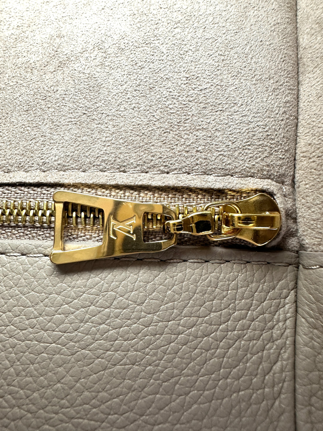 Louis Vuitton On My Side Grey Leather Tote Handle Bag LV2342