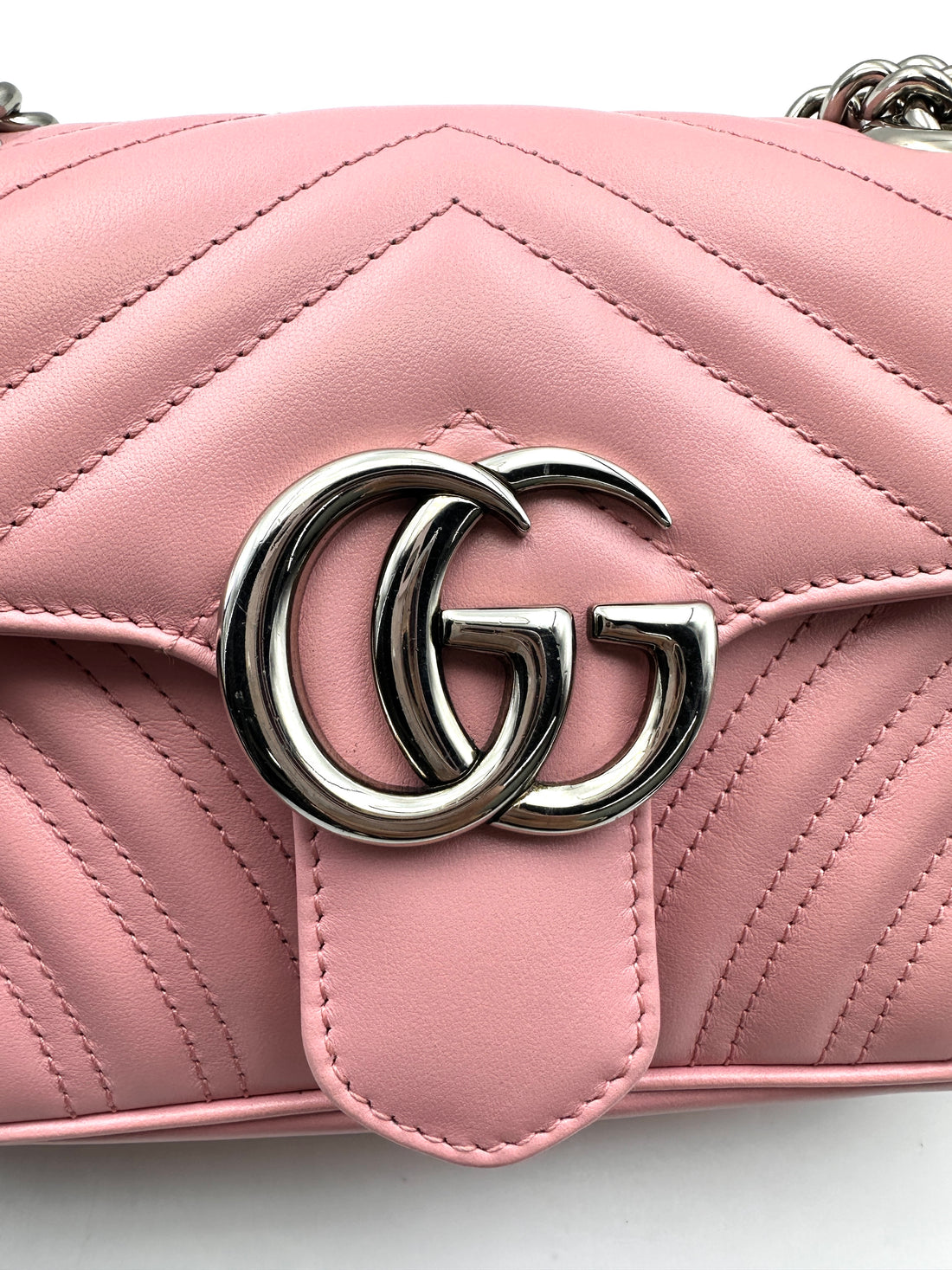 Gucci GG Marmont Pink Chevron Matelasse Leather Small Size Chain Shoulder Bag GG823