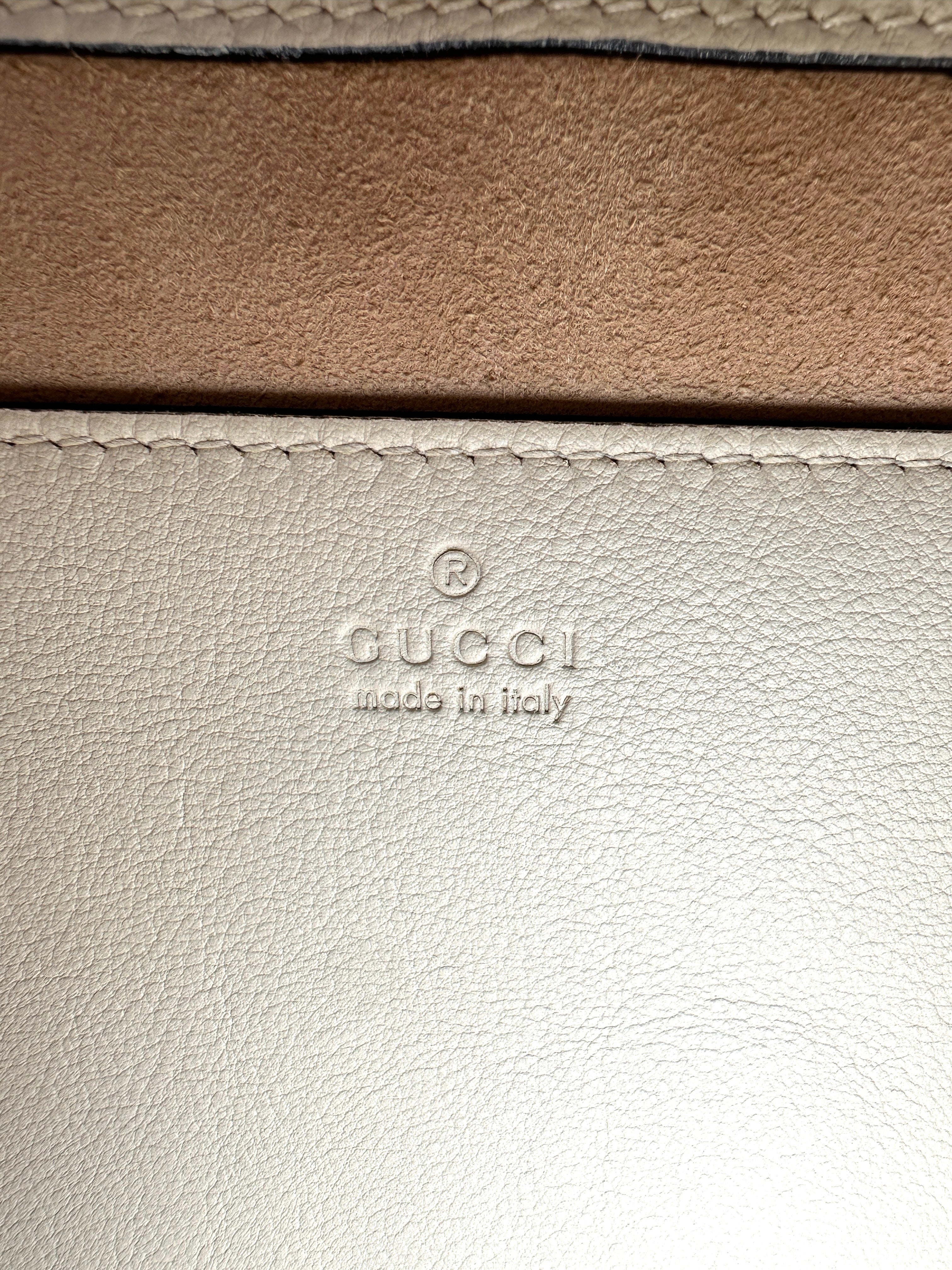 Gucci Padlock GG Supreme Shoulder Bag With White Leather Trim GG826