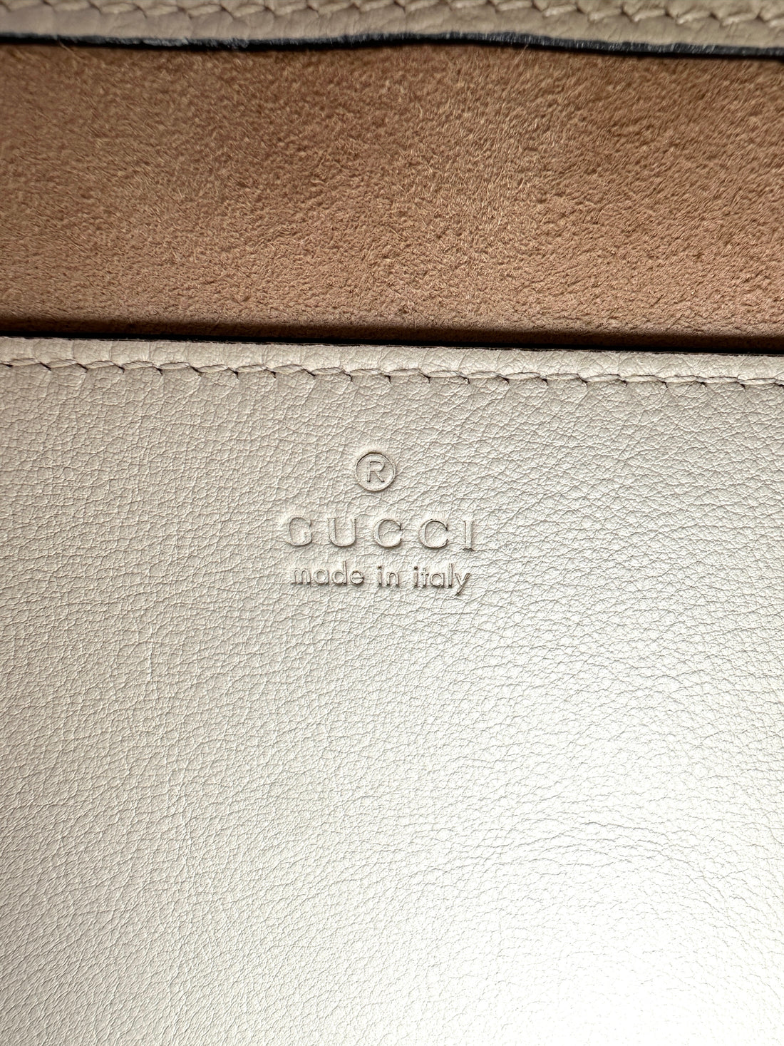 Gucci Padlock GG Supreme Shoulder Bag With White Leather Trim GG826