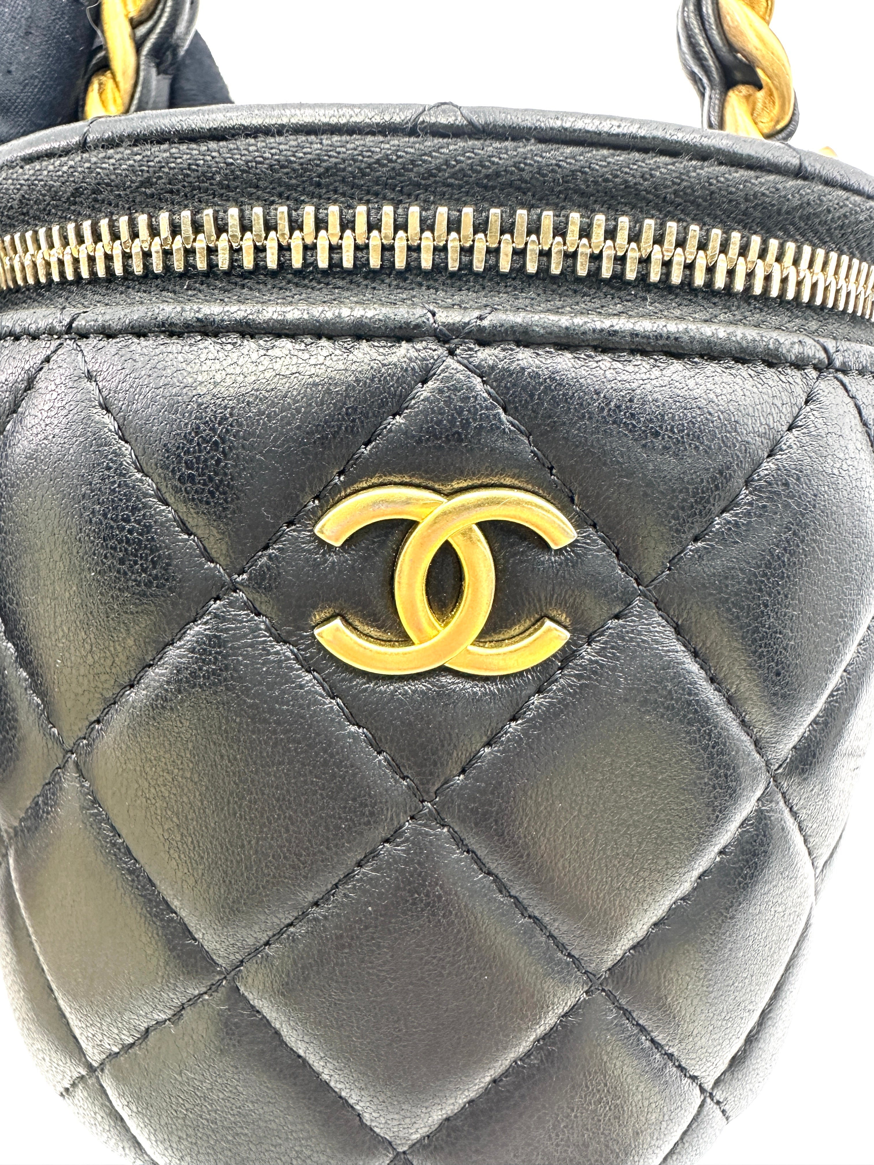 Chanel 22A Black Quilted Lambskin Bucket Bag With Gold Hardware(G4***18) CC1662
