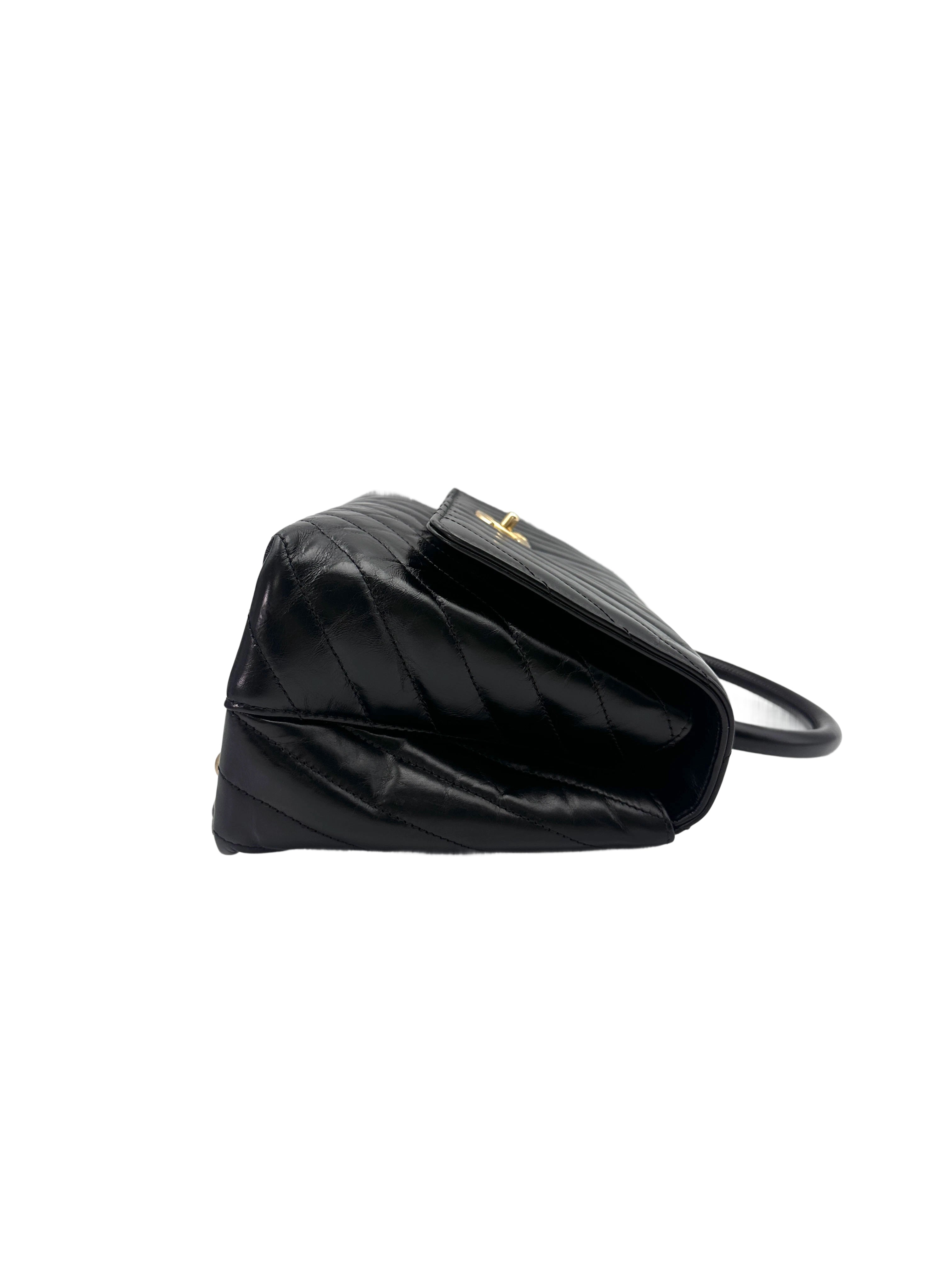 Chanel CoCo Handle Black Chevron Quilted Leather Medium Size Handle Bag(24***66) CC1666