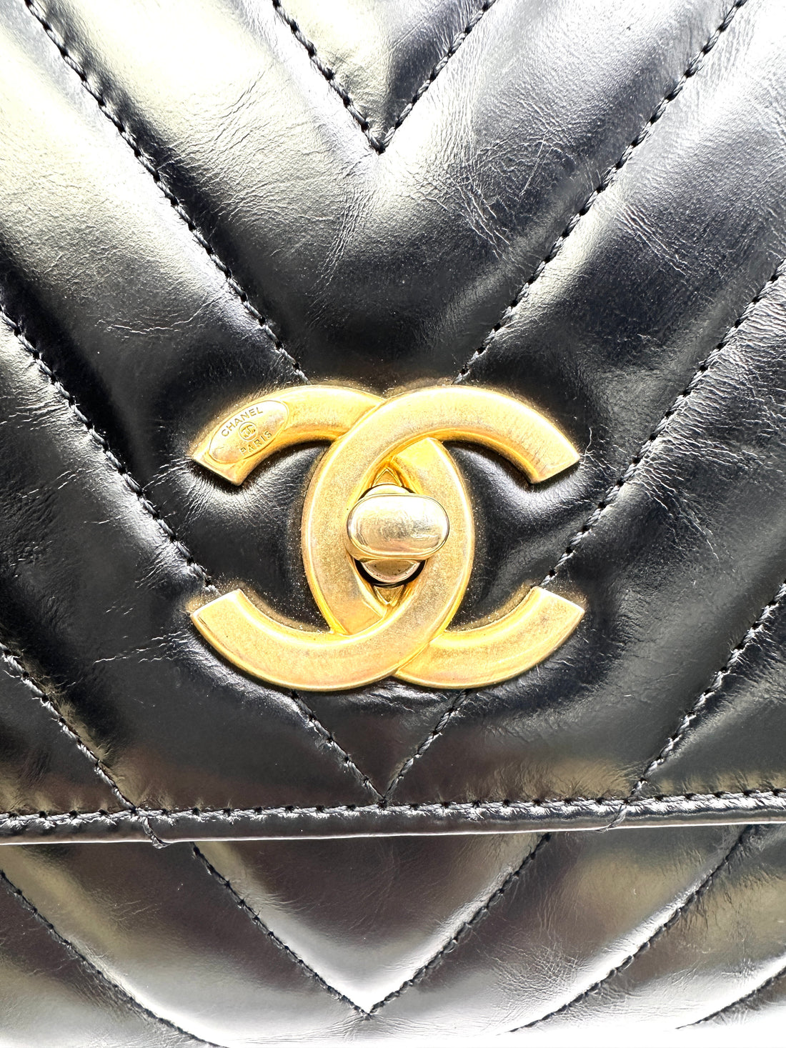 Chanel CoCo Handle Black Chevron Quilted Leather Medium Size Handle Bag(24***66) CC1666
