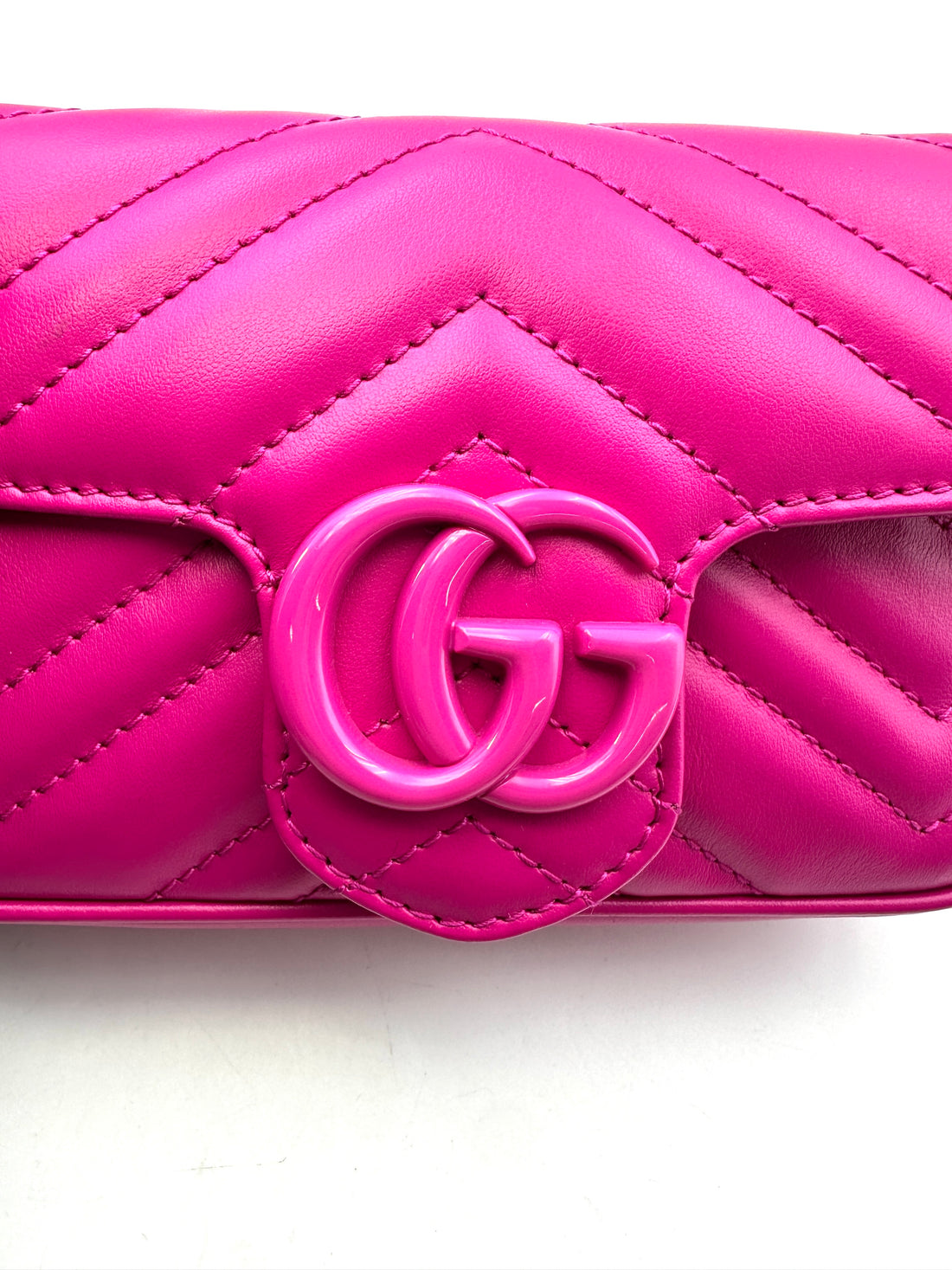Gucci GG Marmont Pink Chevron Matelasse Leather Mini Chain Shoulder Bag With Tonal Resin Hardware GG827