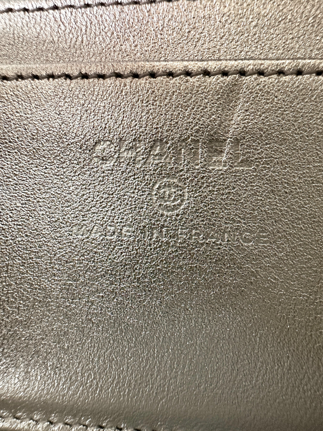Chanel 21K Rainbow Gradient Metallic Quilted Lambskin Camera Case(31***93) CC1677