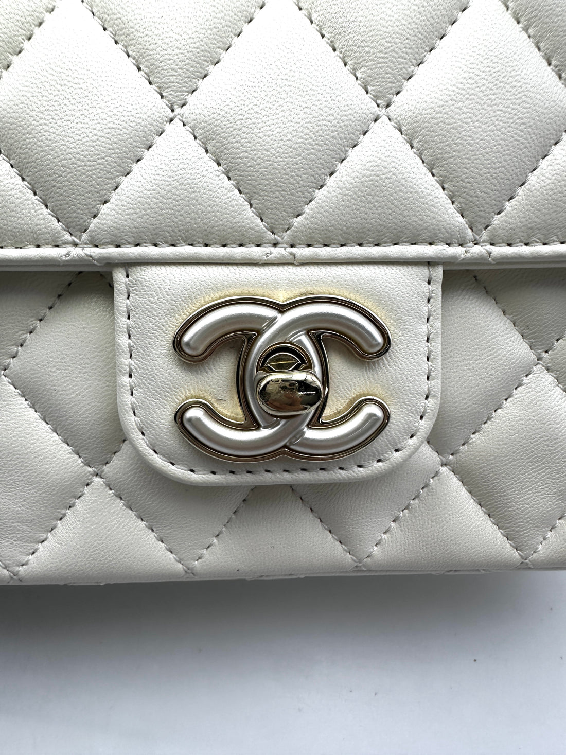 Chanel White Quilted Lambskin Flap Bag With Decorative Ball Chain(P1***EJ) CC1686