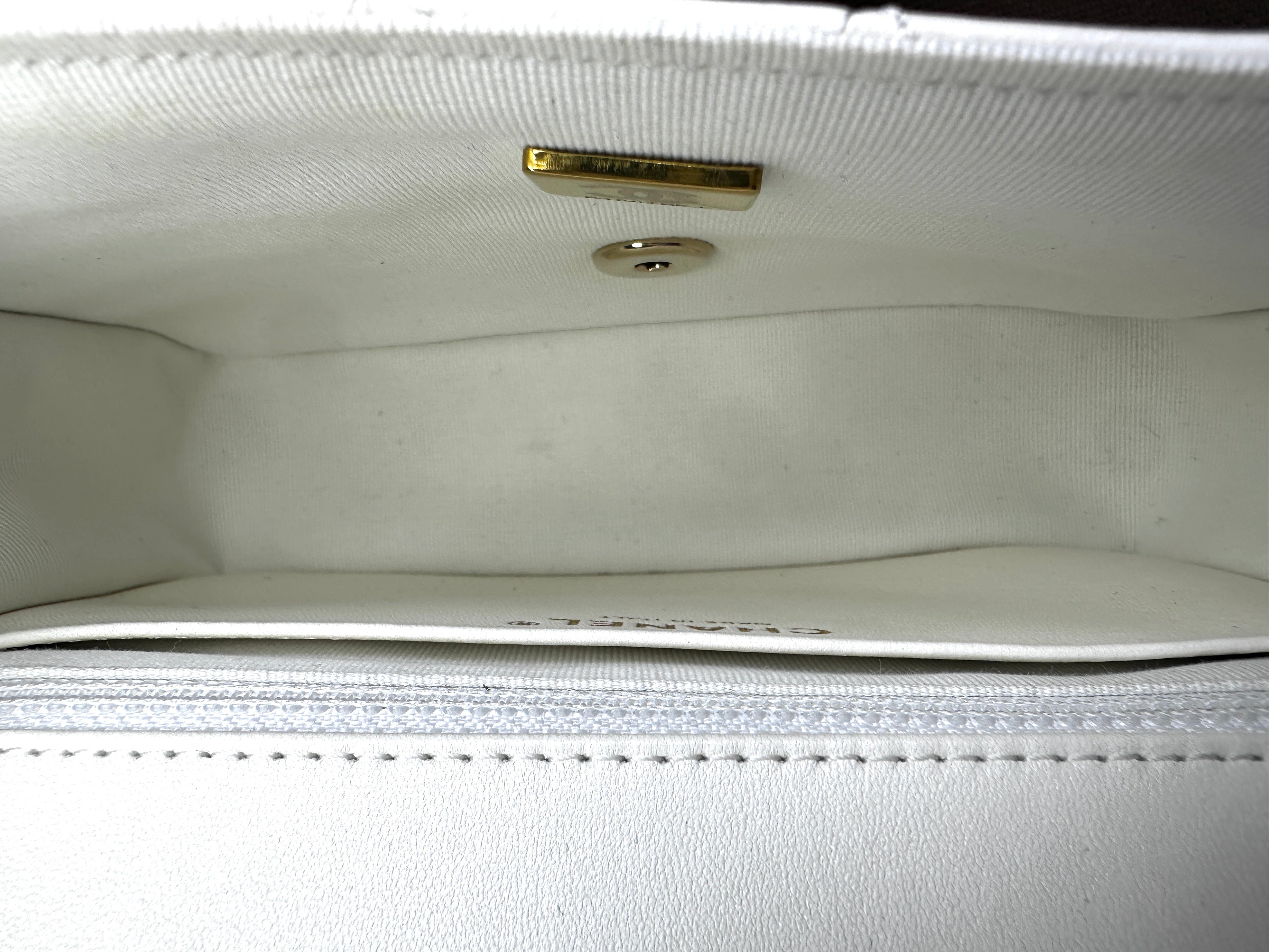 Chanel White Quilted Lambskin Flap Bag With Decorative Ball Chain(P1***EJ) CC1686