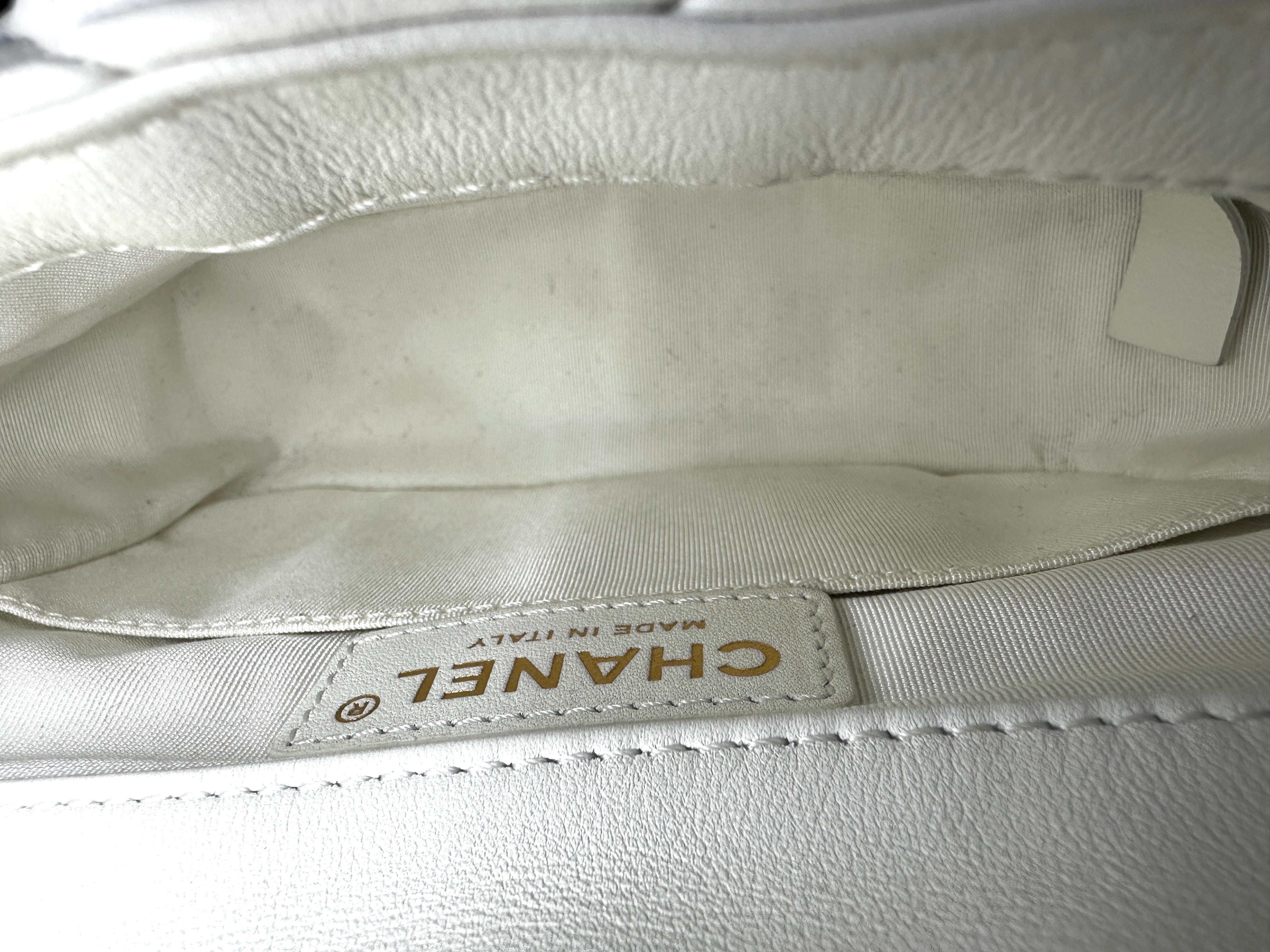 Chanel Bubbly White Quilted Leather Flap Bag(30***09) CC1684