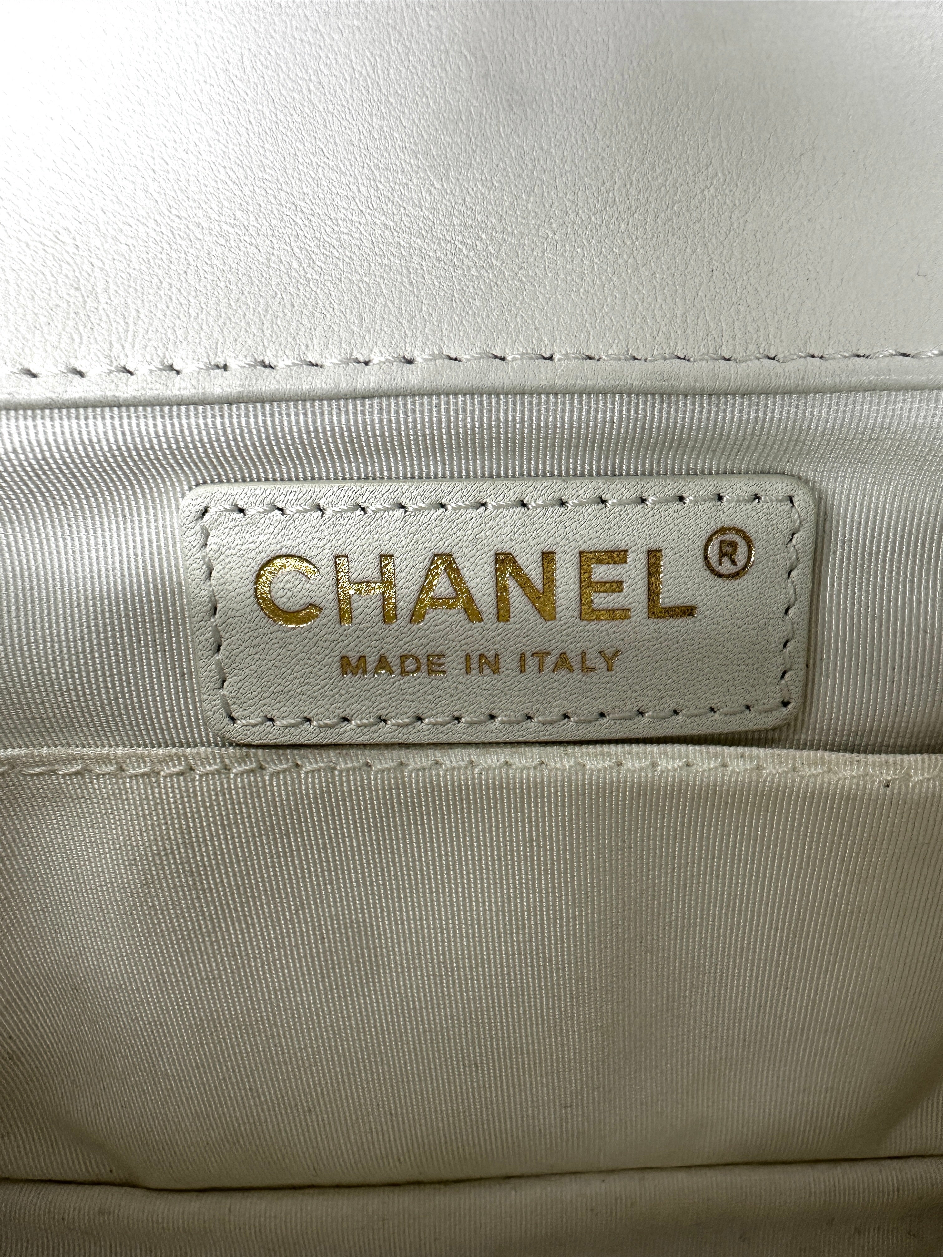 Chanel Bubbly White Quilted Leather Flap Bag(30***09) CC1684