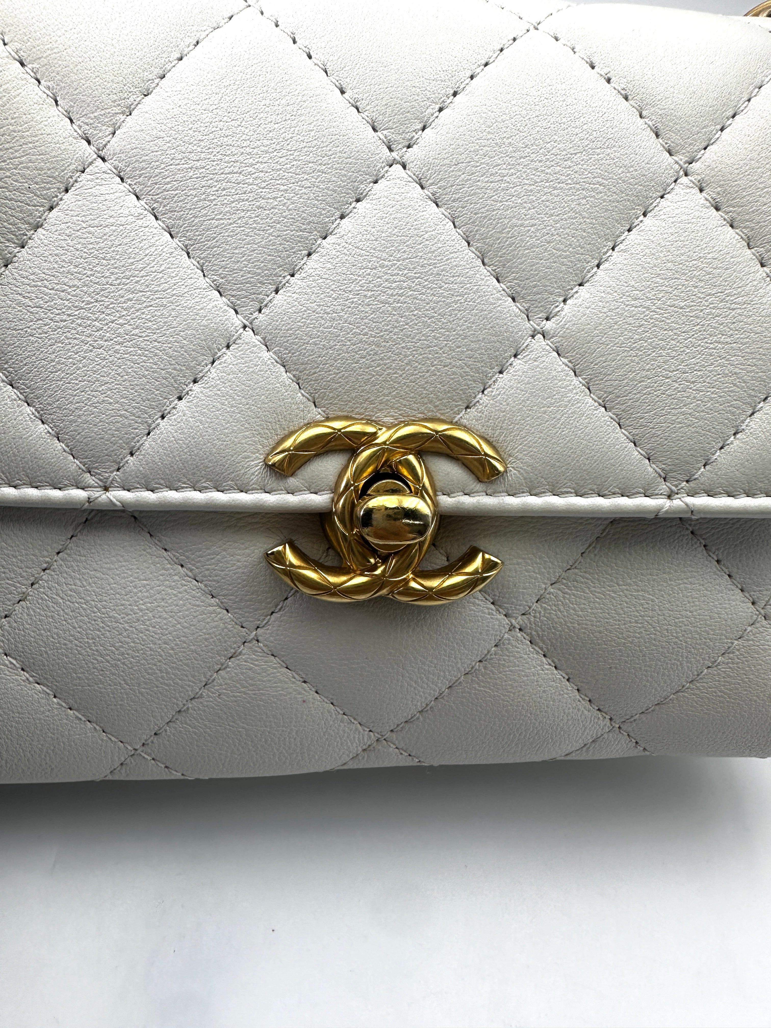 Chanel 22S White Quilted Leather Chain Top Handle Flap Bag With Gold Hardware(X6***12) IRIS128
