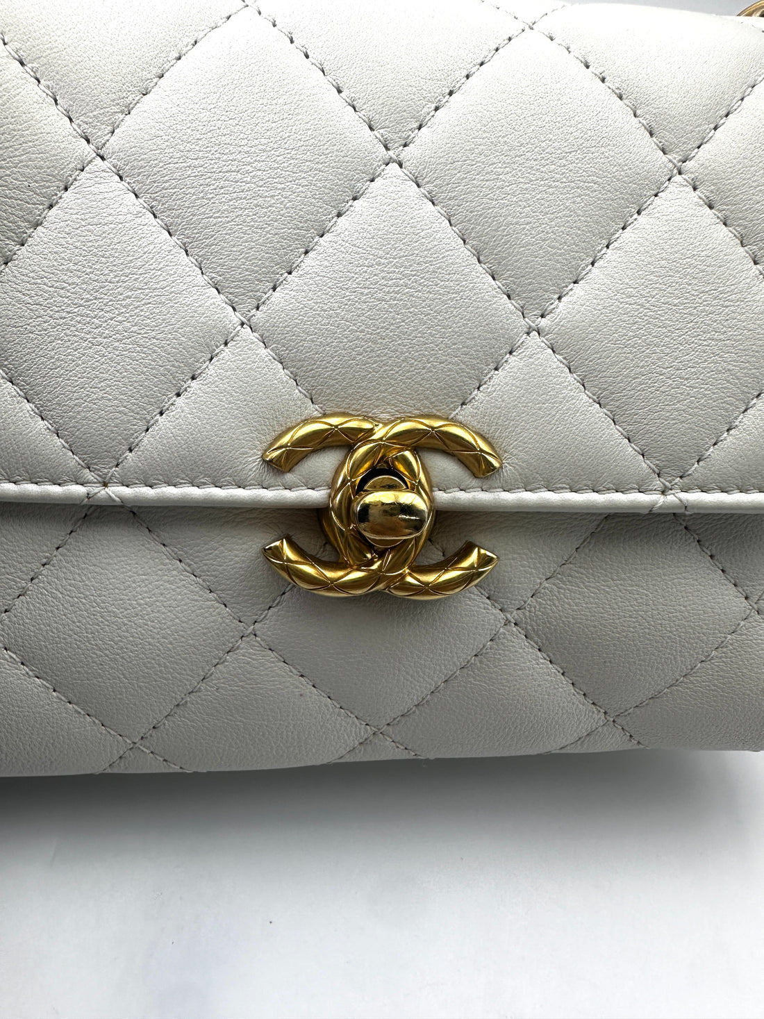 Chanel 22S White Quilted Leather Chain Top Handle Flap Bag With Gold Hardware(X6***12) IRIS128