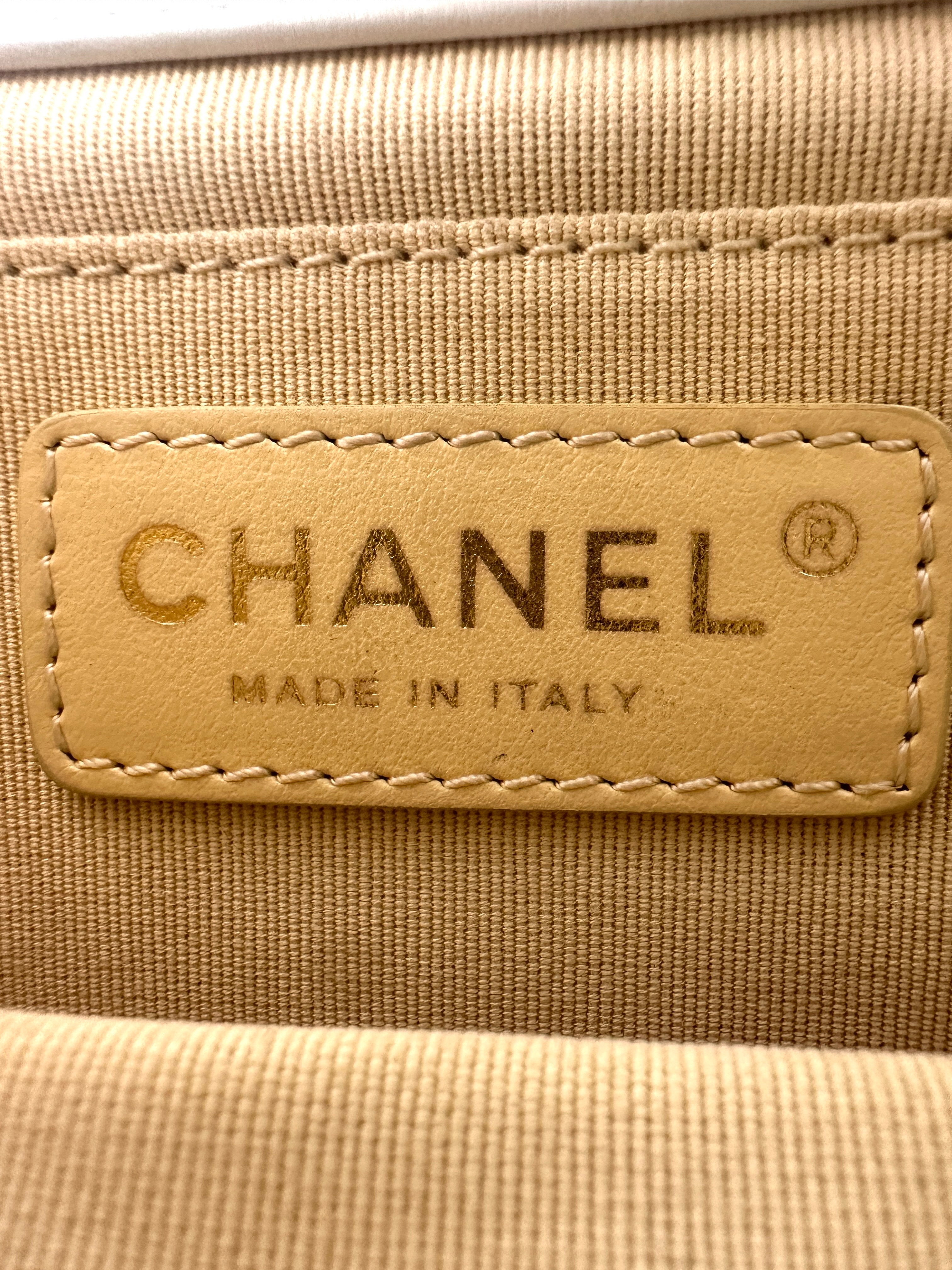 Chanel 22S White Quilted Leather Chain Top Handle Flap Bag With Gold Hardware(X6***12) IRIS128