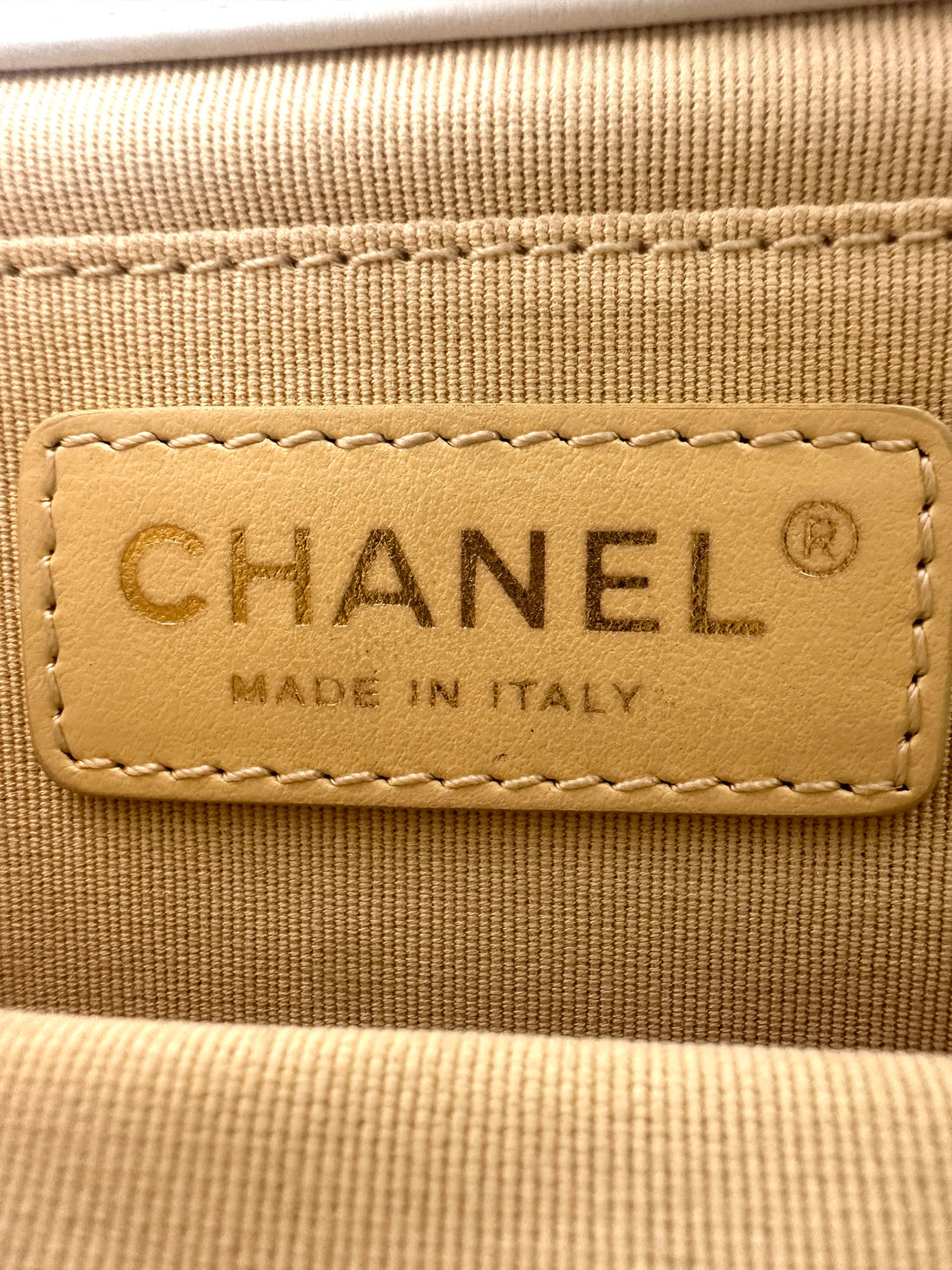 Chanel 22S White Quilted Leather Chain Top Handle Flap Bag With Gold Hardware(X6***12) IRIS128