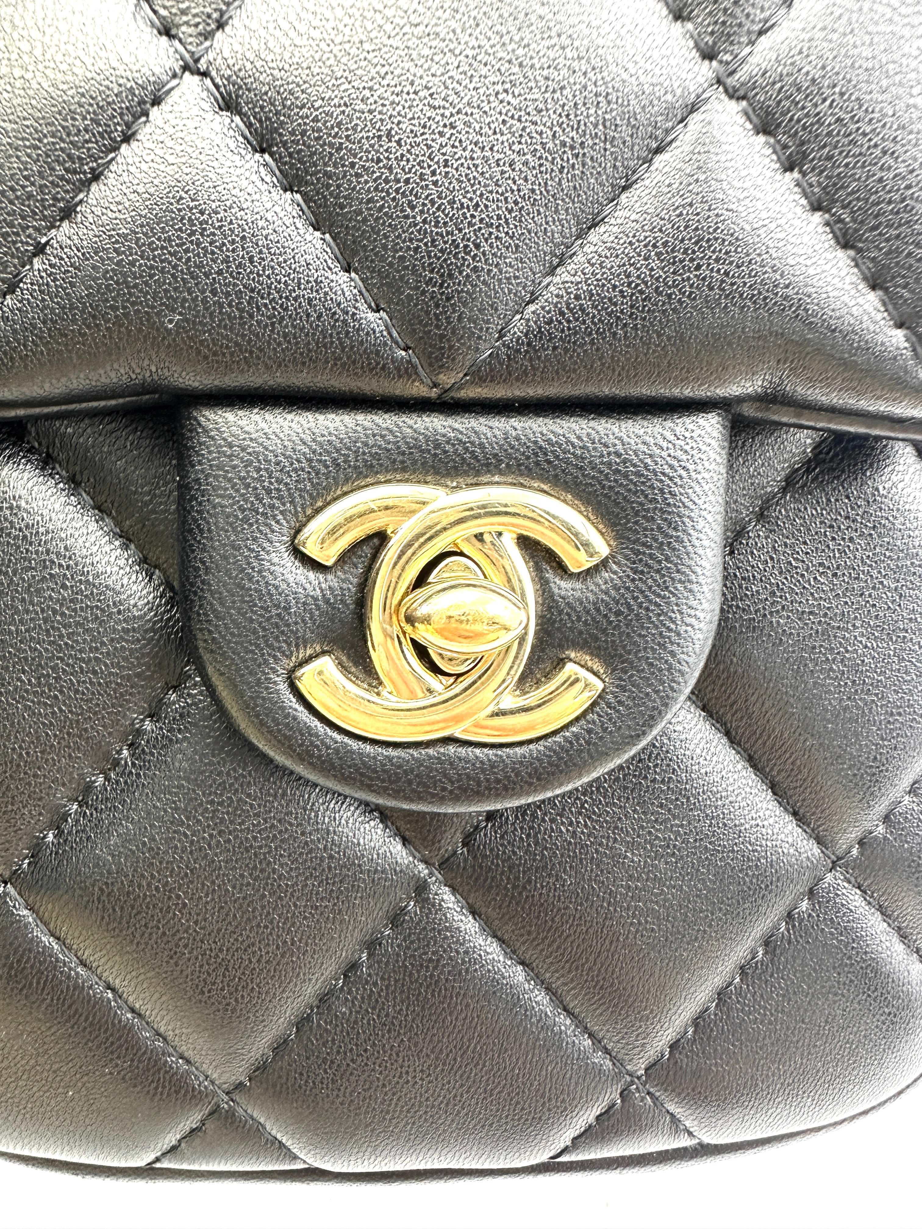Chanel 20P Black Quilted Leather Phone Holder With Pearl Chain(29***77) CC1694