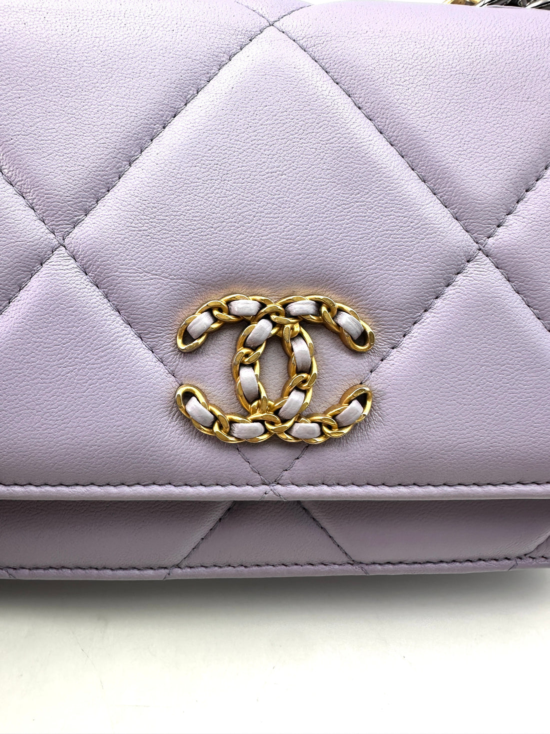 Chanel 21K 19 Light Purple Quilted Leather Wallet On Chain(N3***6L) IRIS131