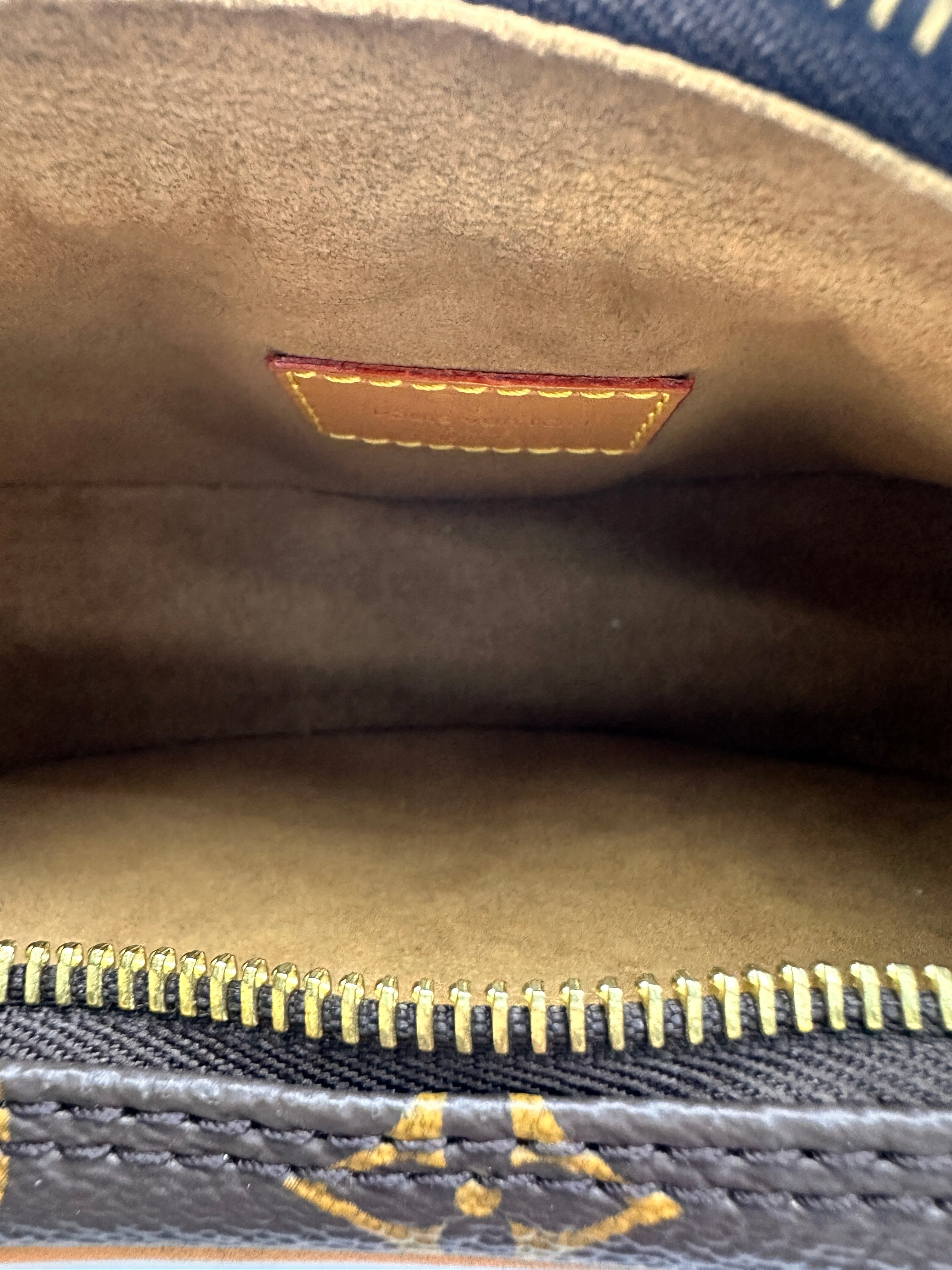 Louis Vuitton Loop Monogram Canvas Shoulder Bag LV2383