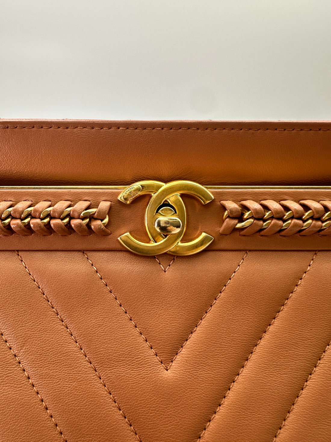 Chanel Brown Chevron Quilted Leather Shoulder Bag With Gold Hardware(24***87) IRIS135