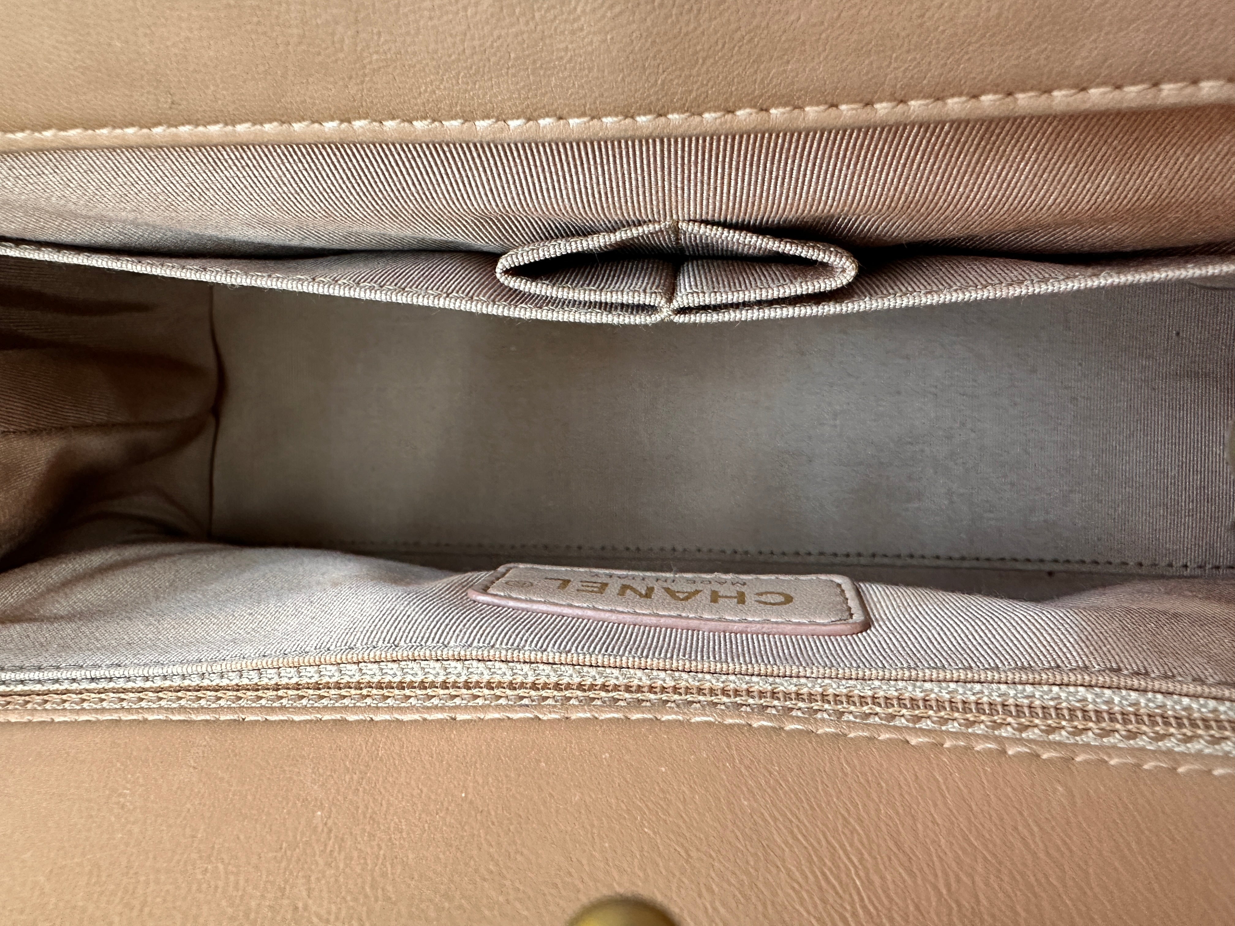 Chanel Brown Chevron Quilted Leather Shoulder Bag With Gold Hardware(24***87) IRIS135