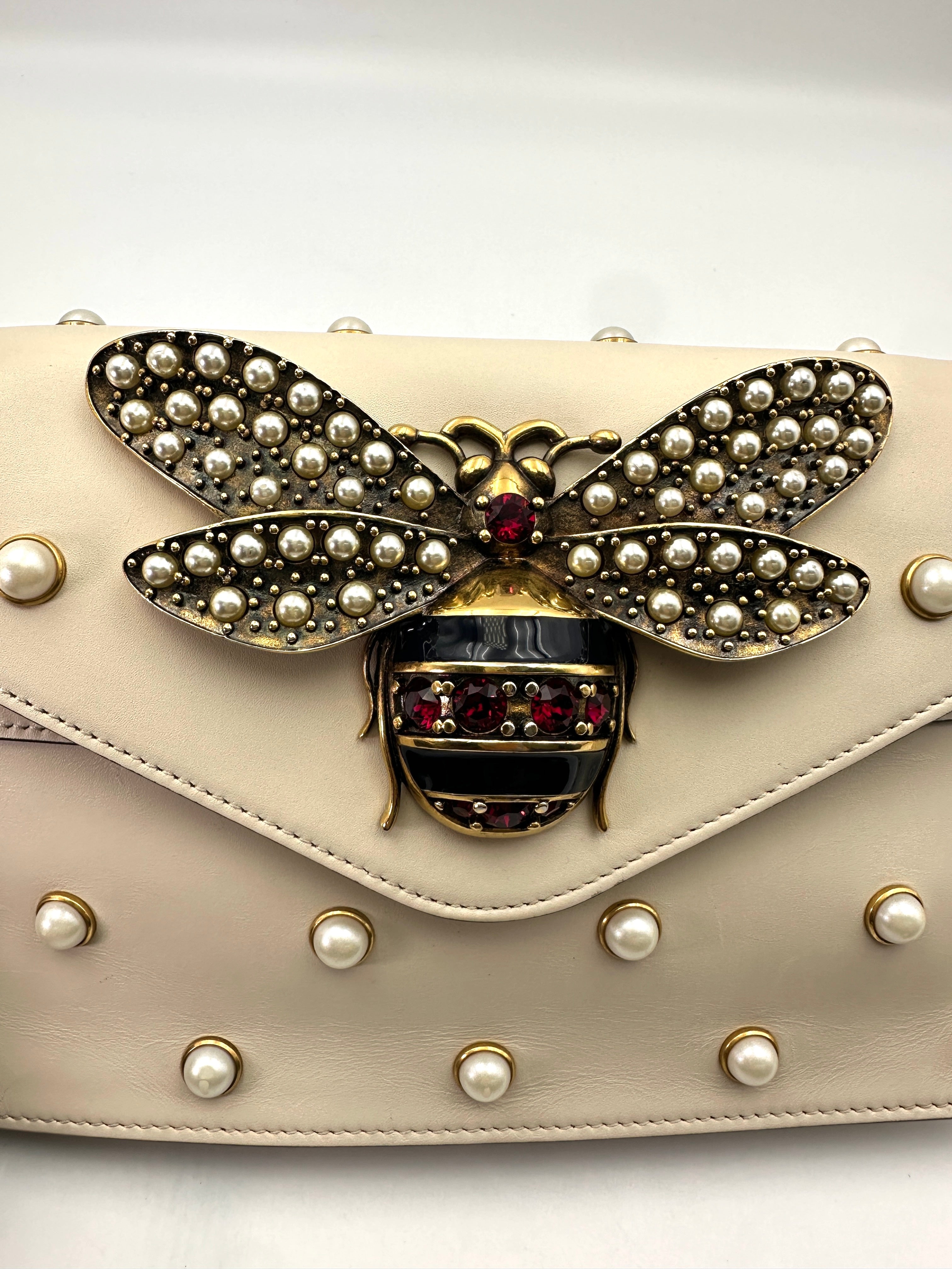 Gucci Queen Margaret Broadway Bee White Leather Pearl Studded Shoulder Bag GG833