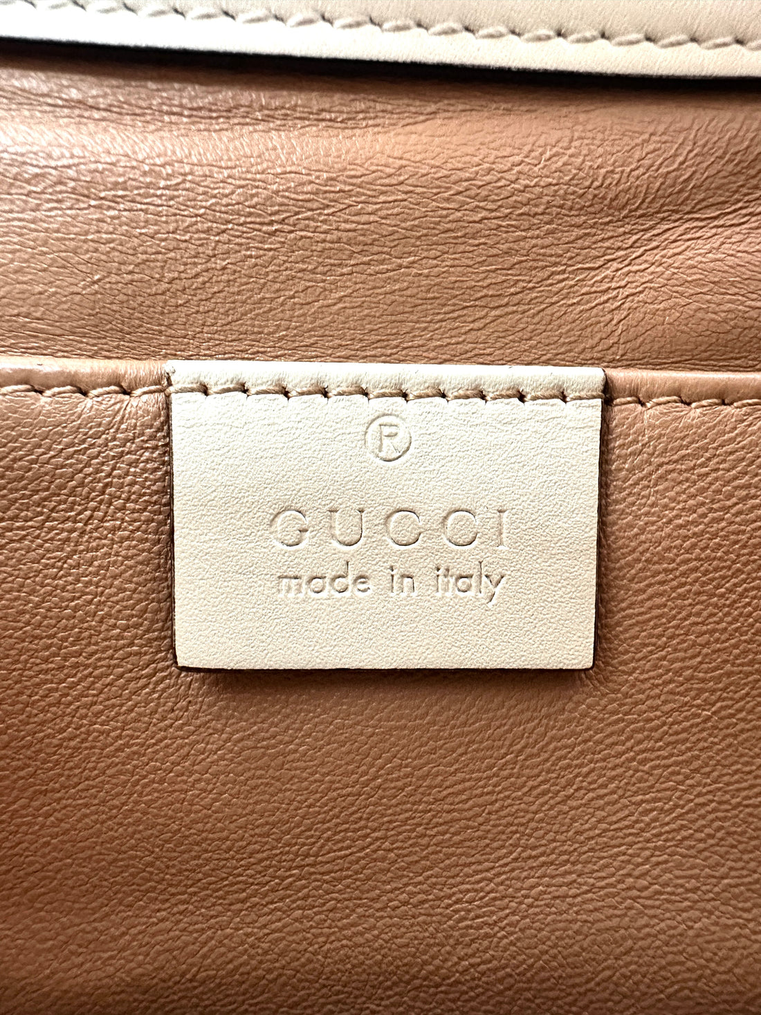 Gucci Queen Margaret Broadway Bee White Leather Pearl Studded Shoulder Bag GG833