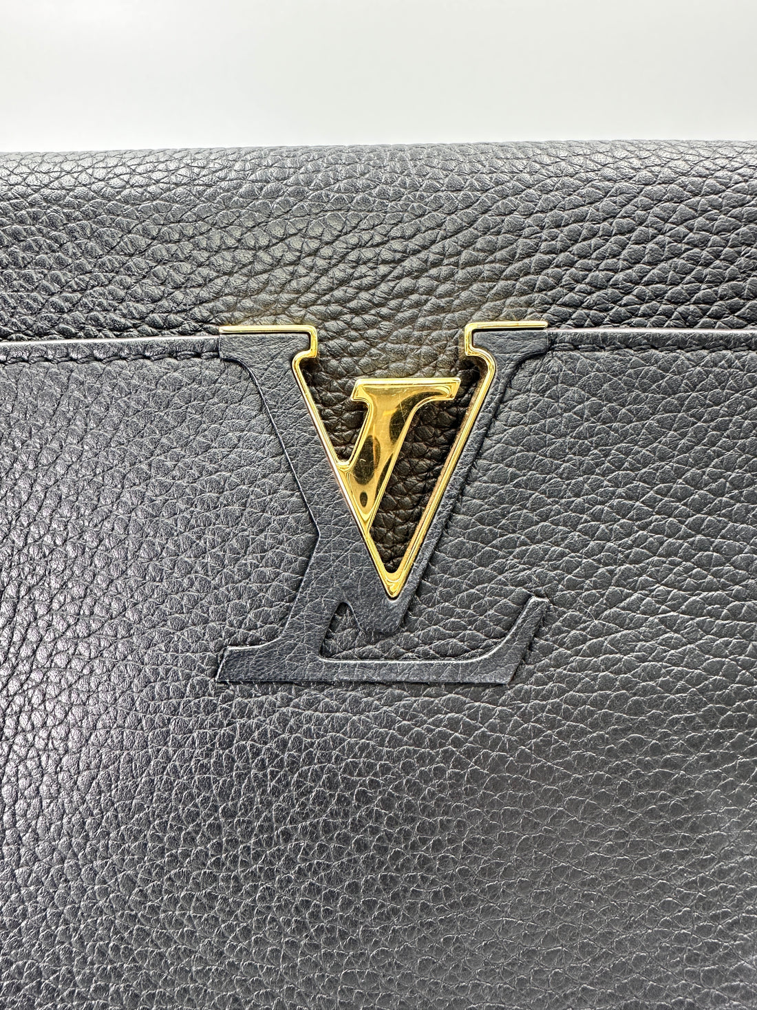 Louis Vuitton Capucines GM Black Calfskin Handle Bag LV2386