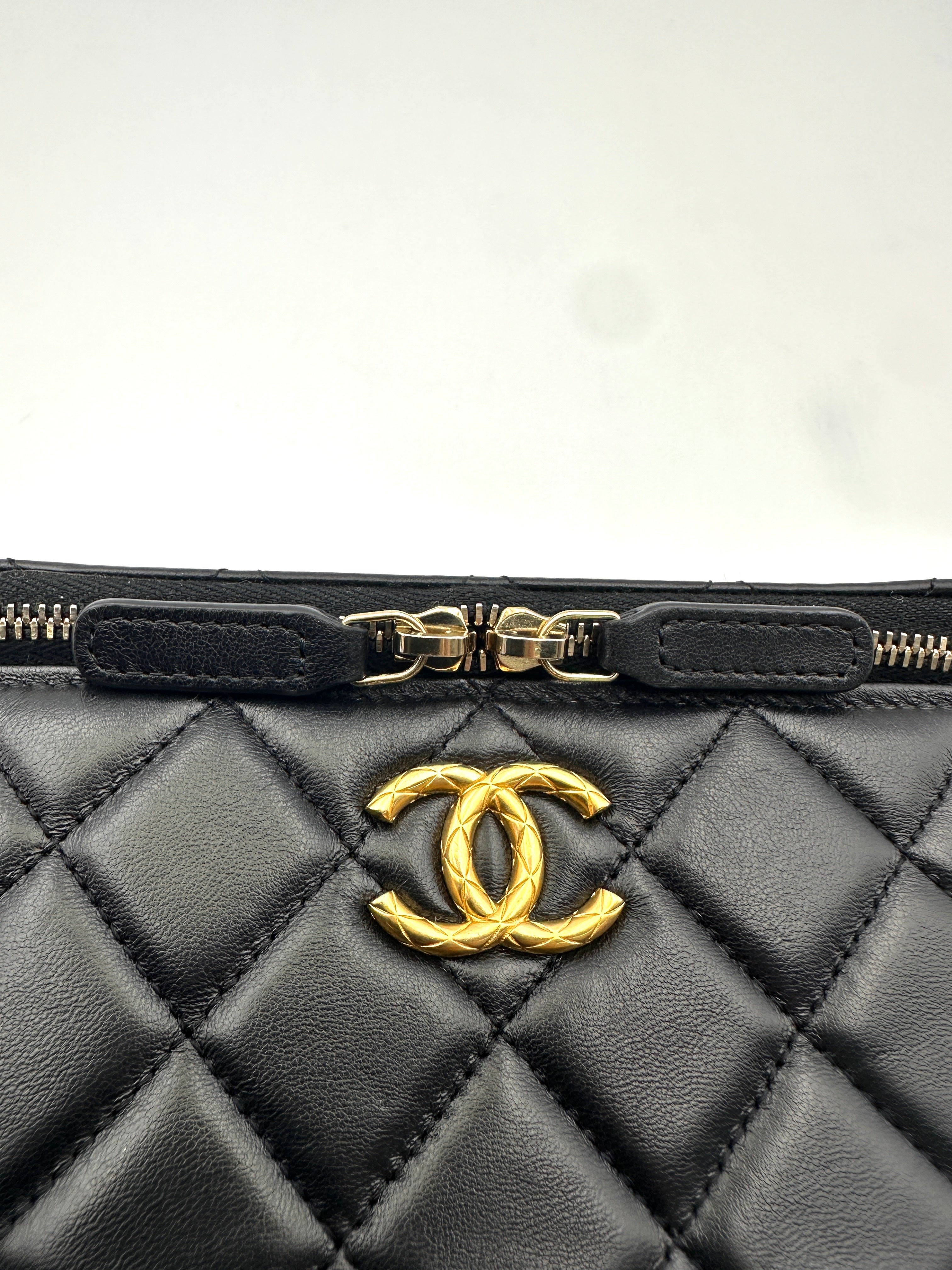 Chanel Black Quilted Lambskin Vanity Case With Gold Hardware(UA***61) CC1721