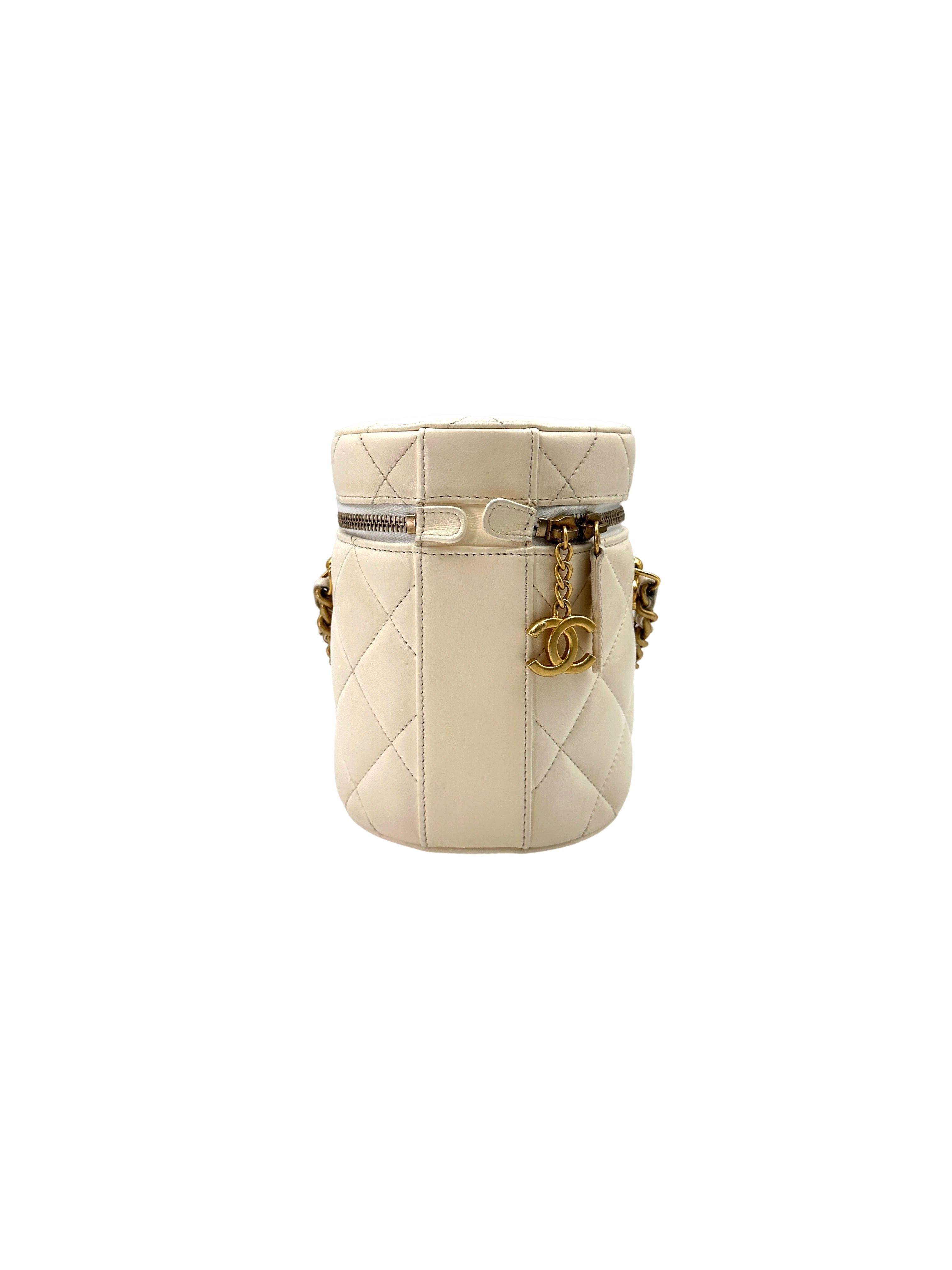 Chanel 21B White Quilted Leather Vanity Case With Gold Hardware(T3***AG) IRIS136