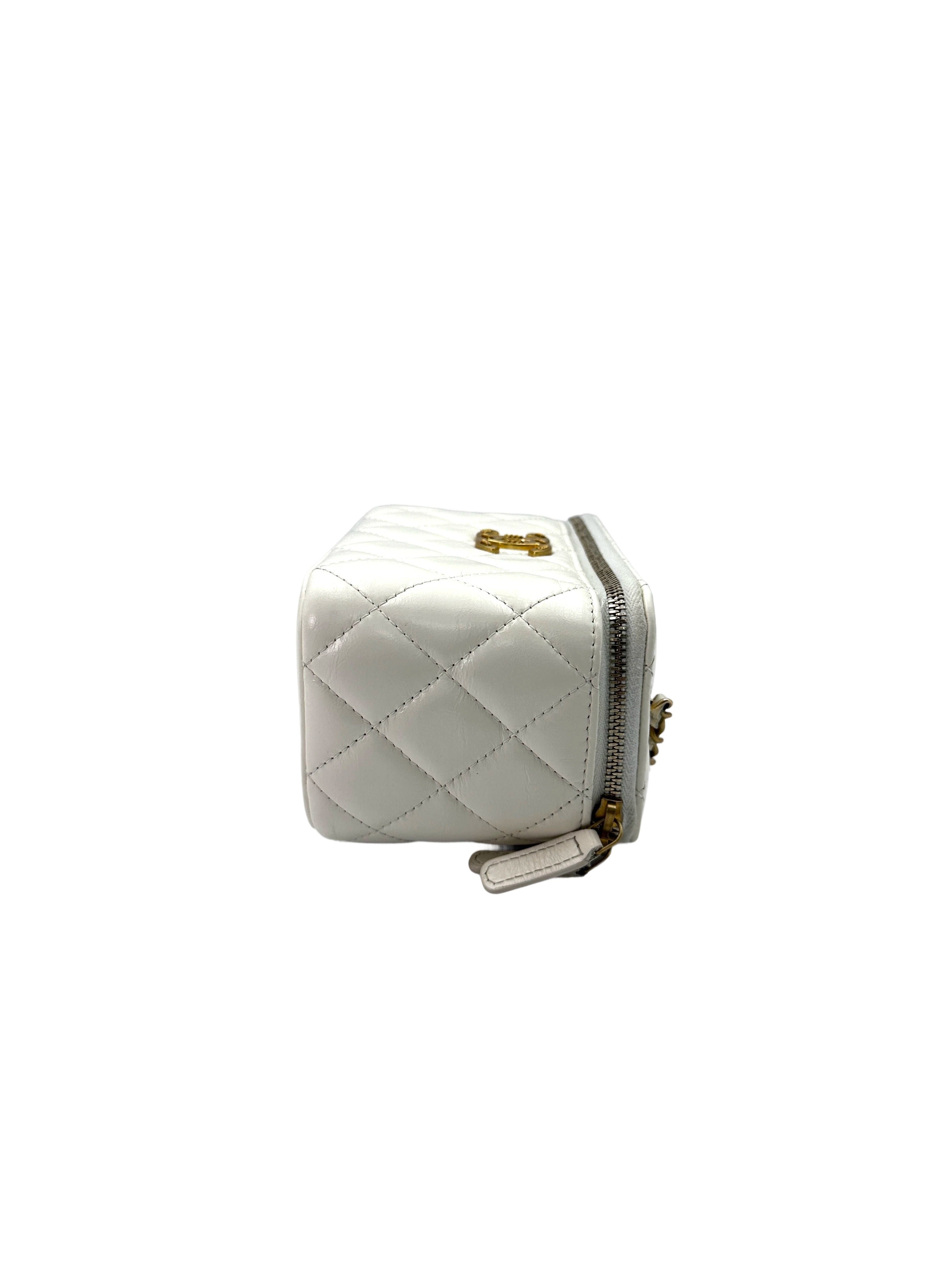Chanel White Quilted Calfskin Vanity Case With Gold Hardware(E1***U2) CC1723